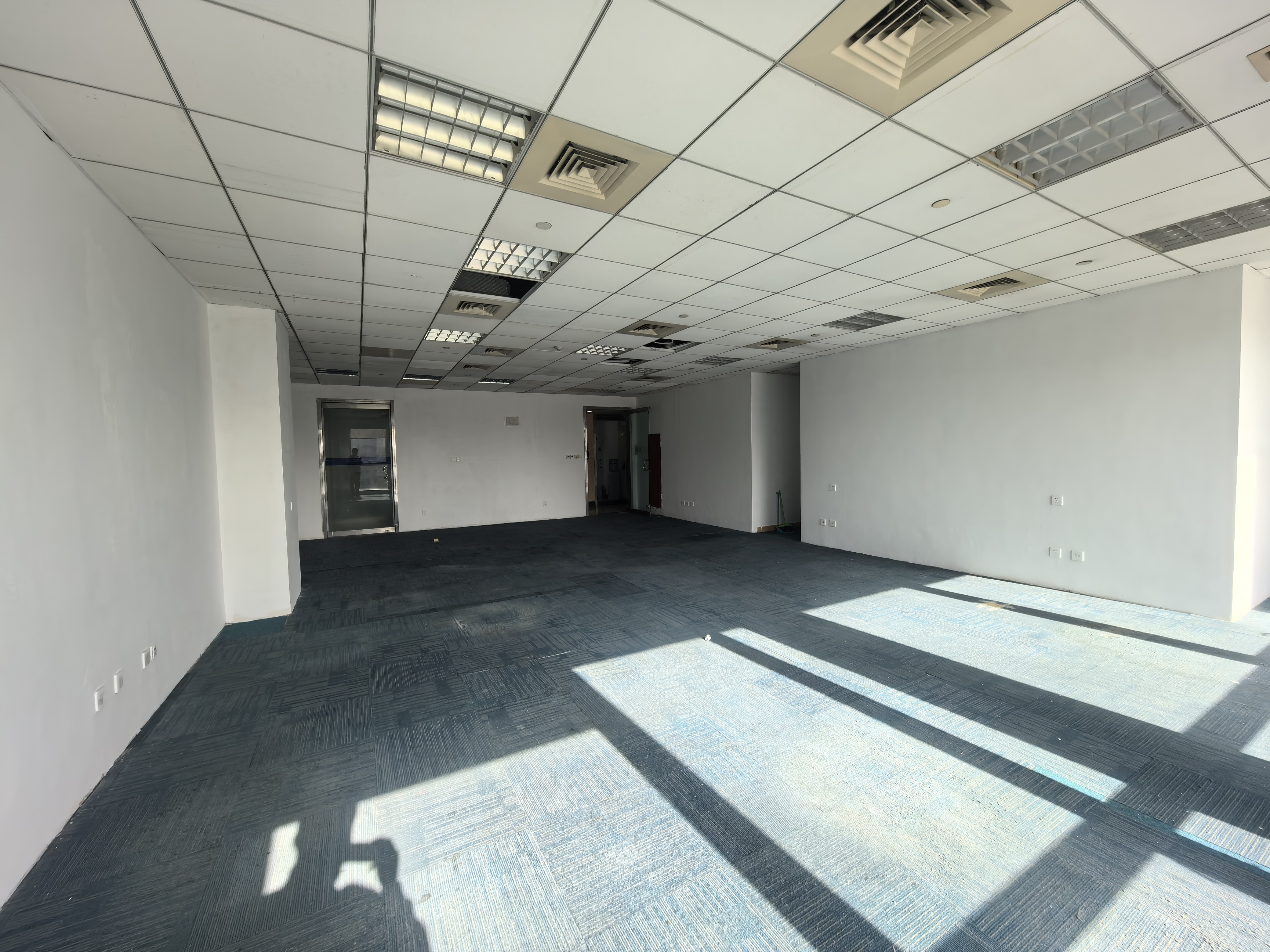 南京西路晶采世纪大厦126平米写字楼出租