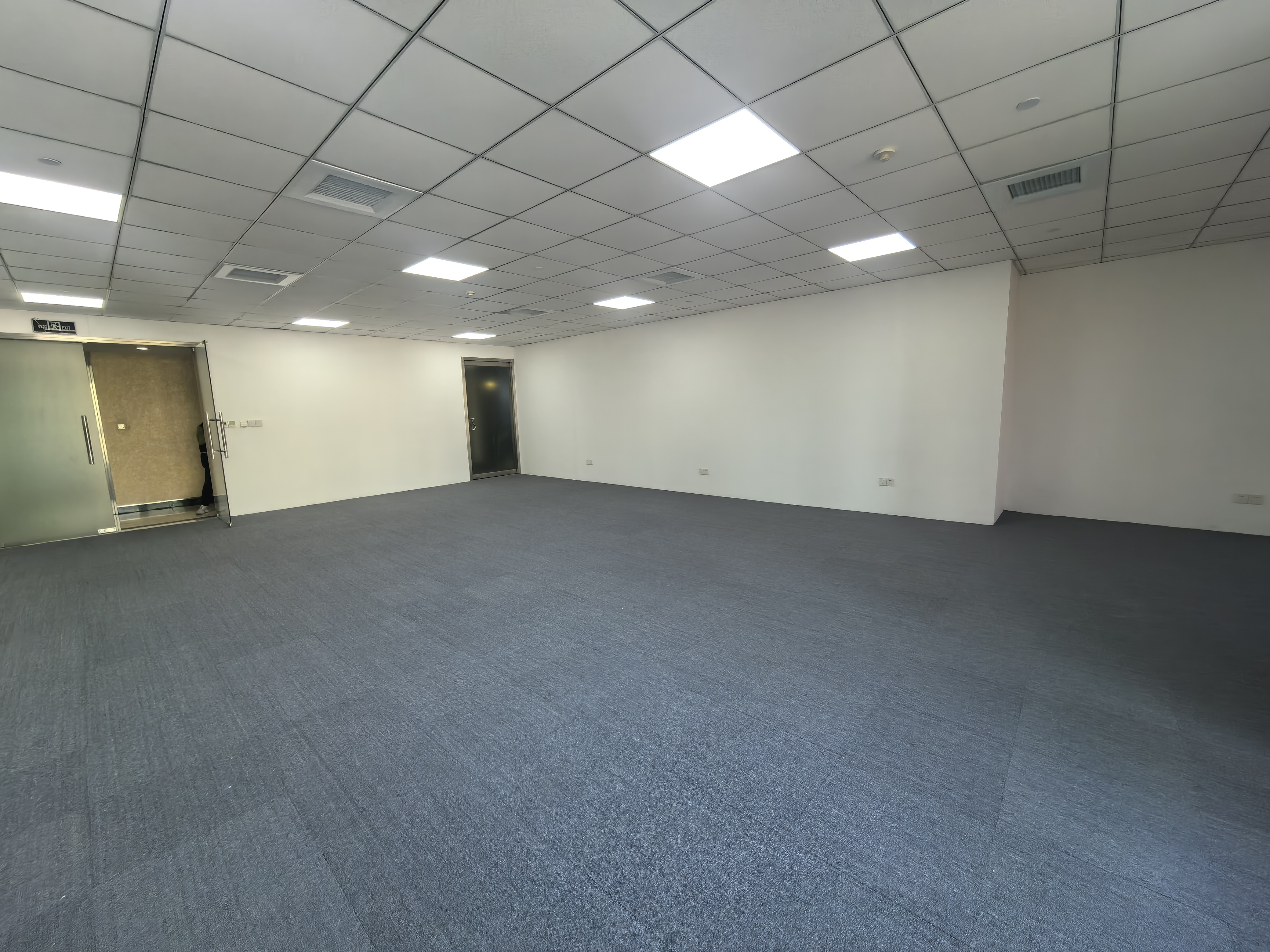 南京西路晶采世纪大厦109平米写字楼出租