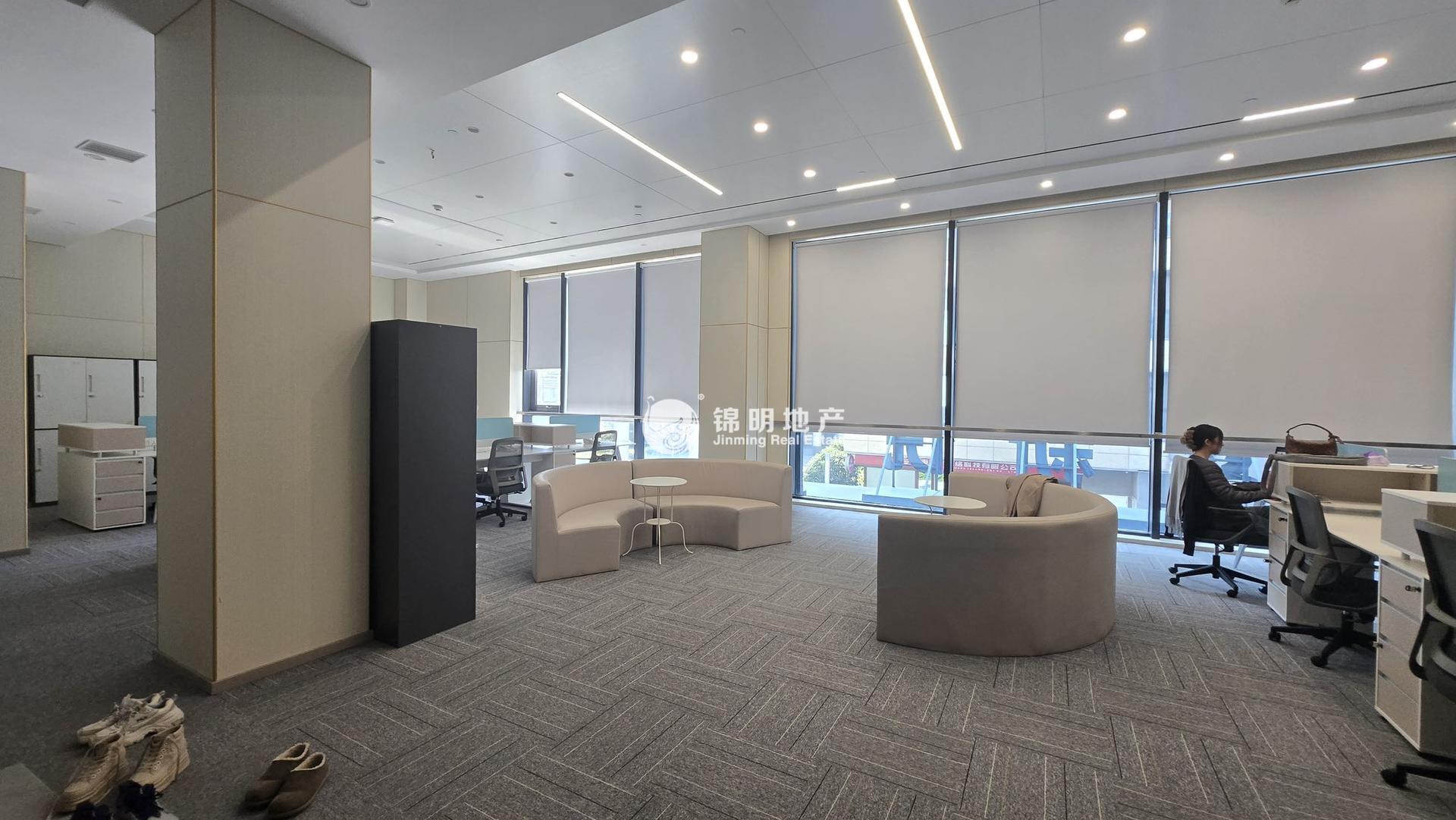 华漕虹桥富力中心954平米写字楼出租