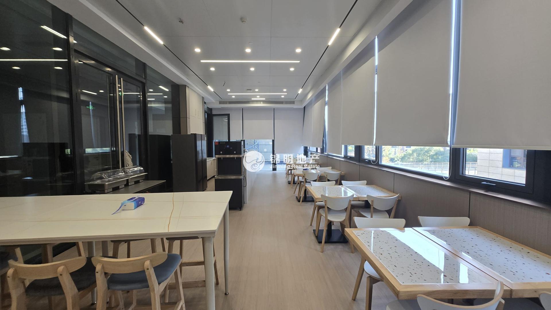 华漕虹桥富力中心954平米写字楼出租