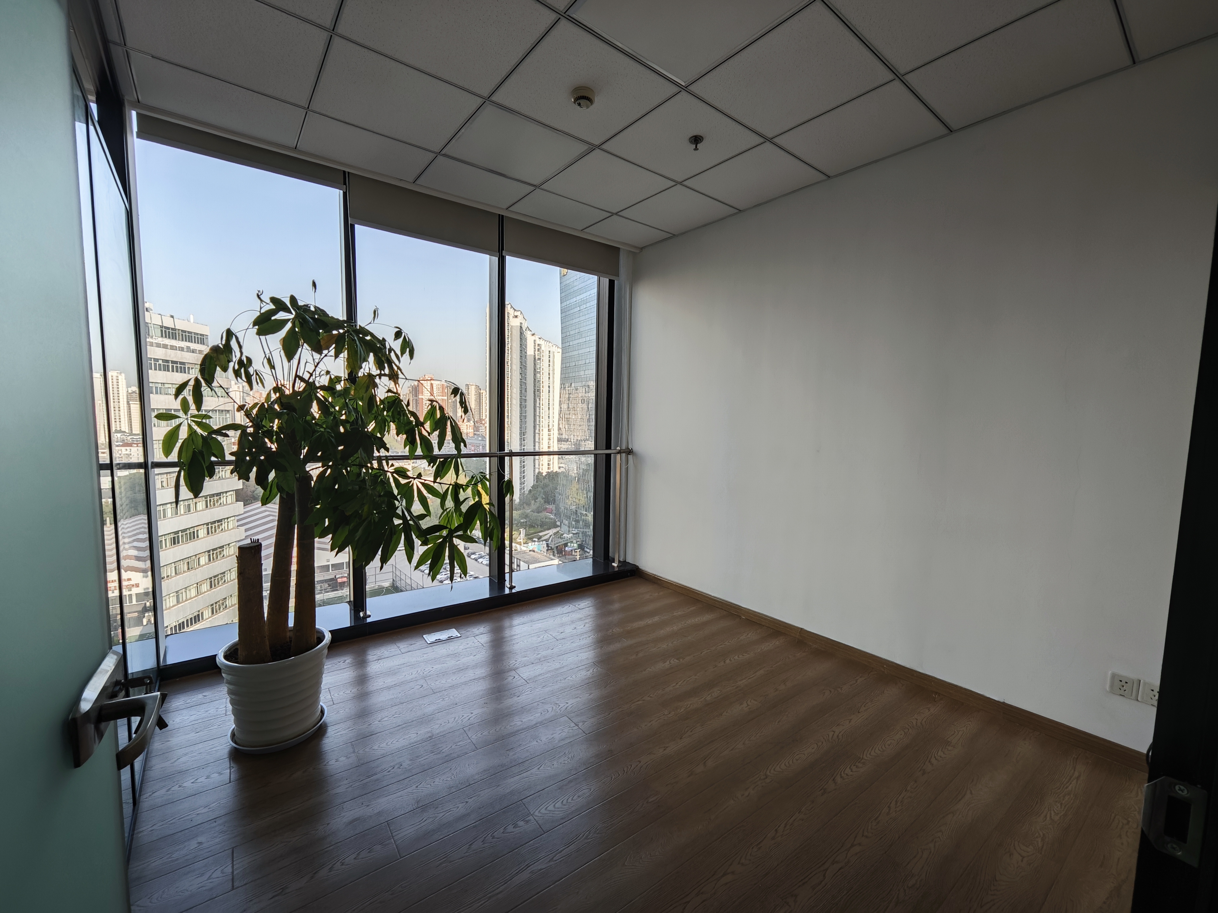 曹杨汇融大厦94平米写字楼出租