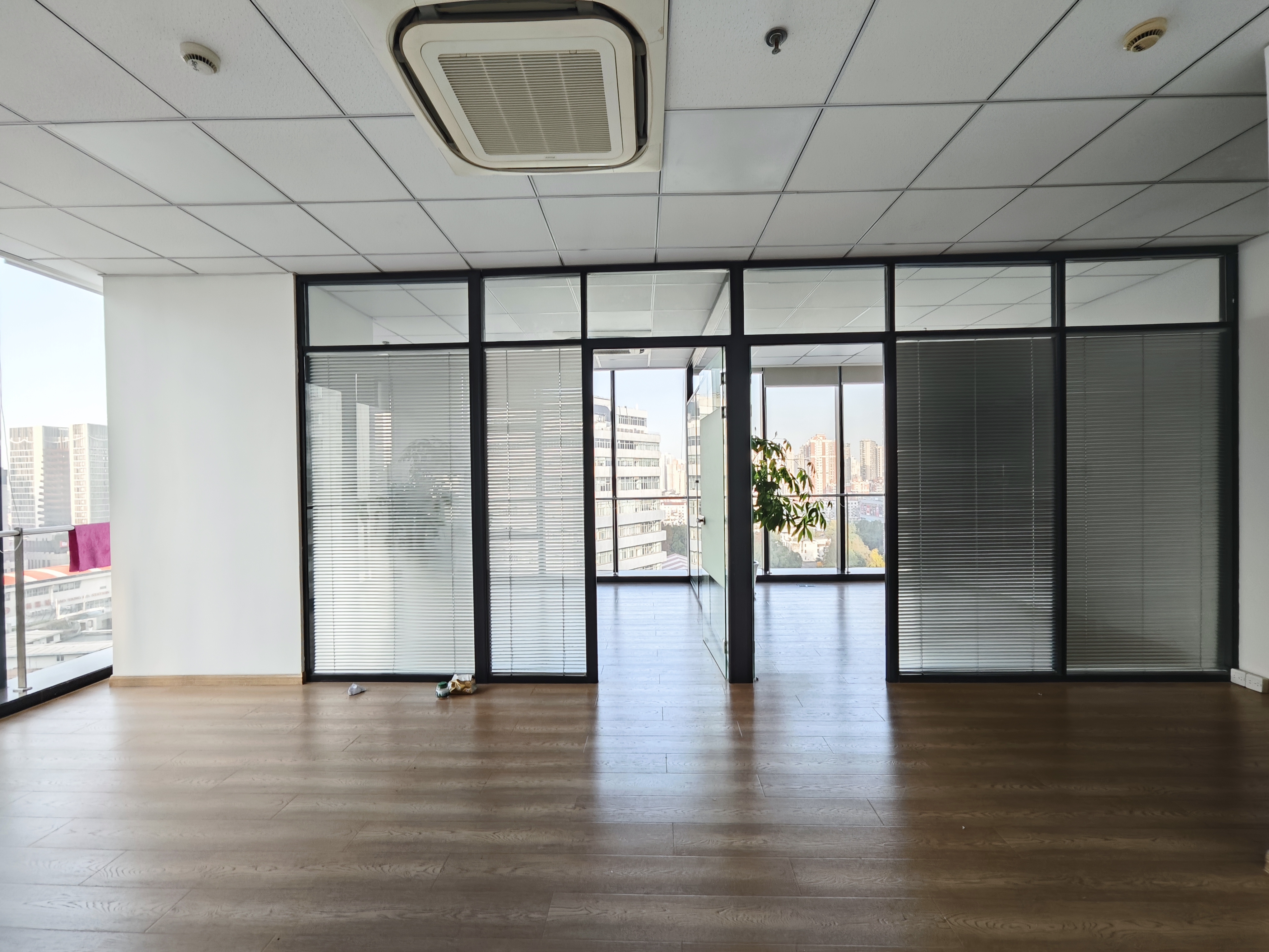 曹杨汇融大厦94平米写字楼出租