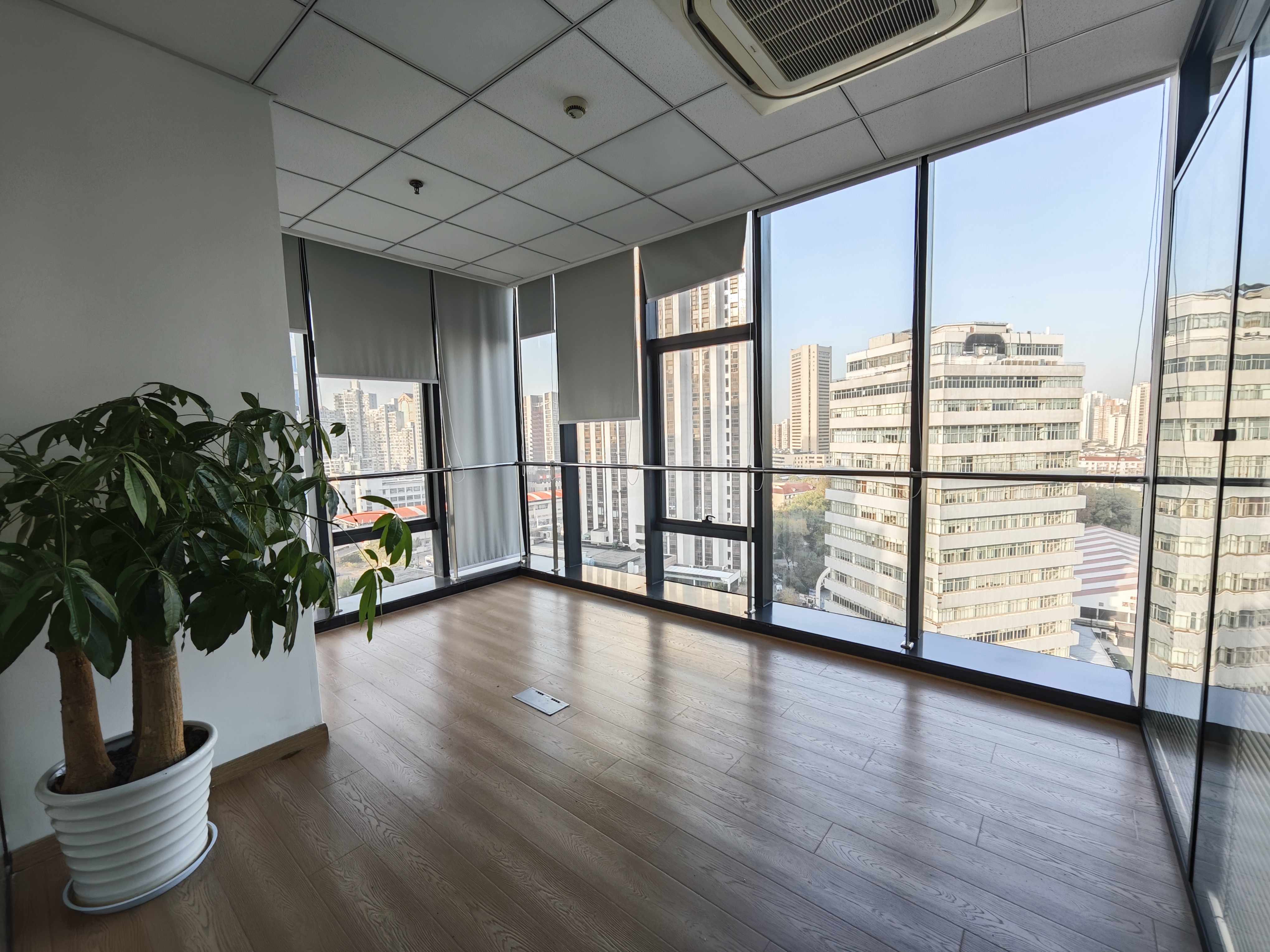 曹杨汇融大厦94平米写字楼出租