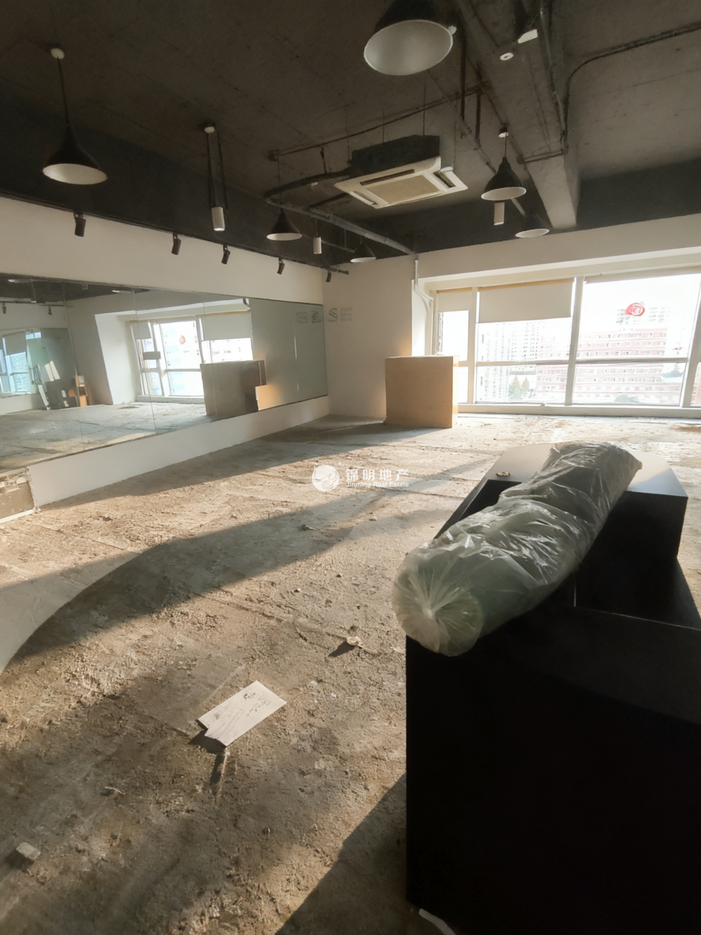 长寿路财富时代大厦124平米写字楼出租