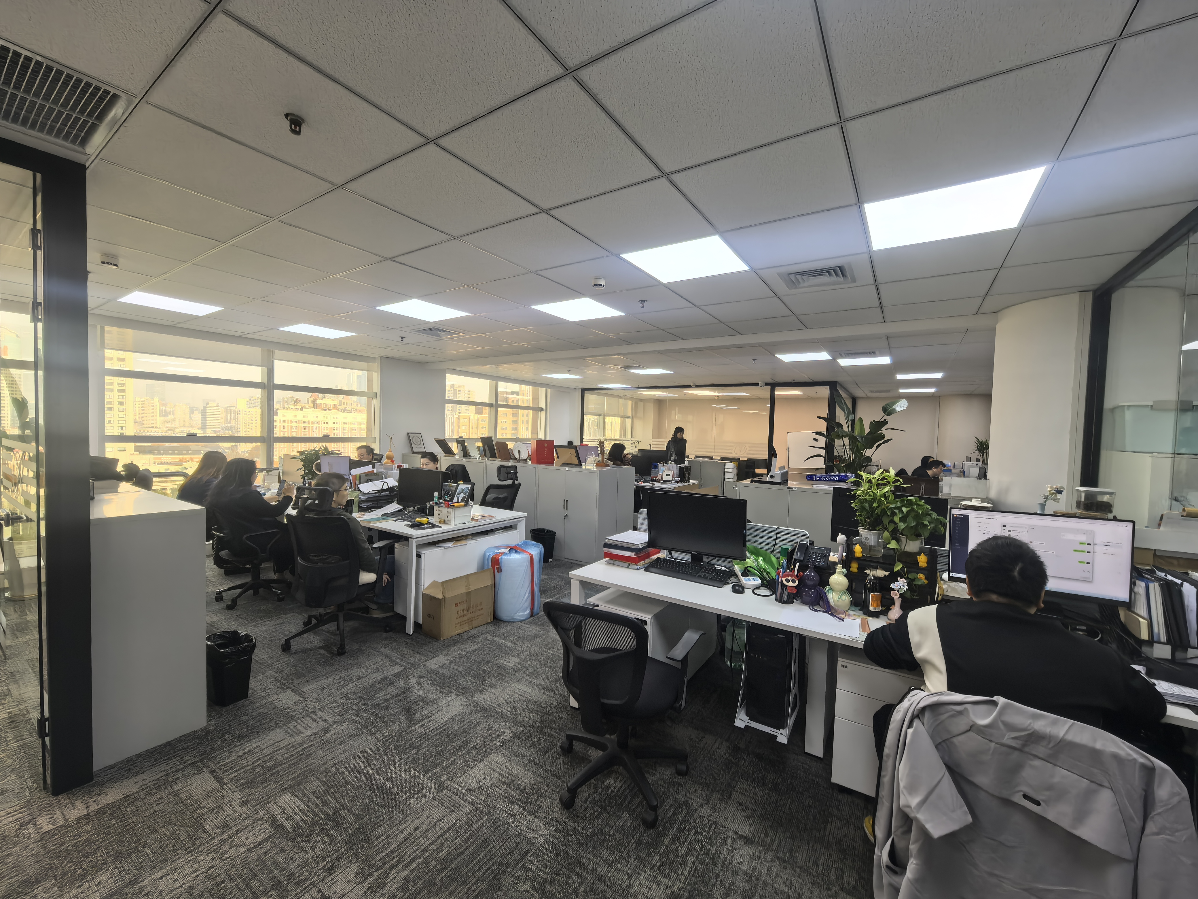 淮海中路永新大厦147平米写字楼出租