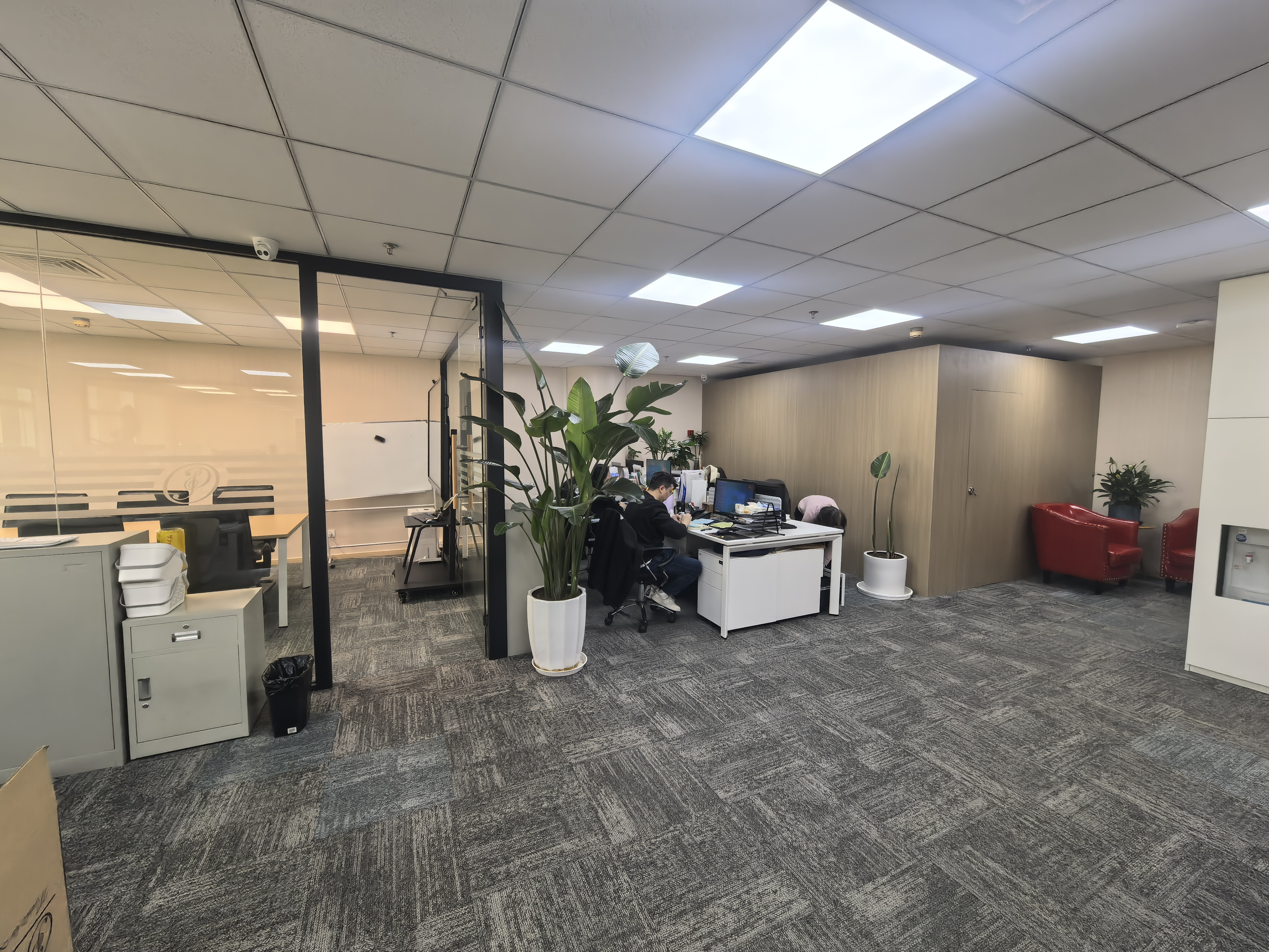 淮海中路永新大厦147平米写字楼出租