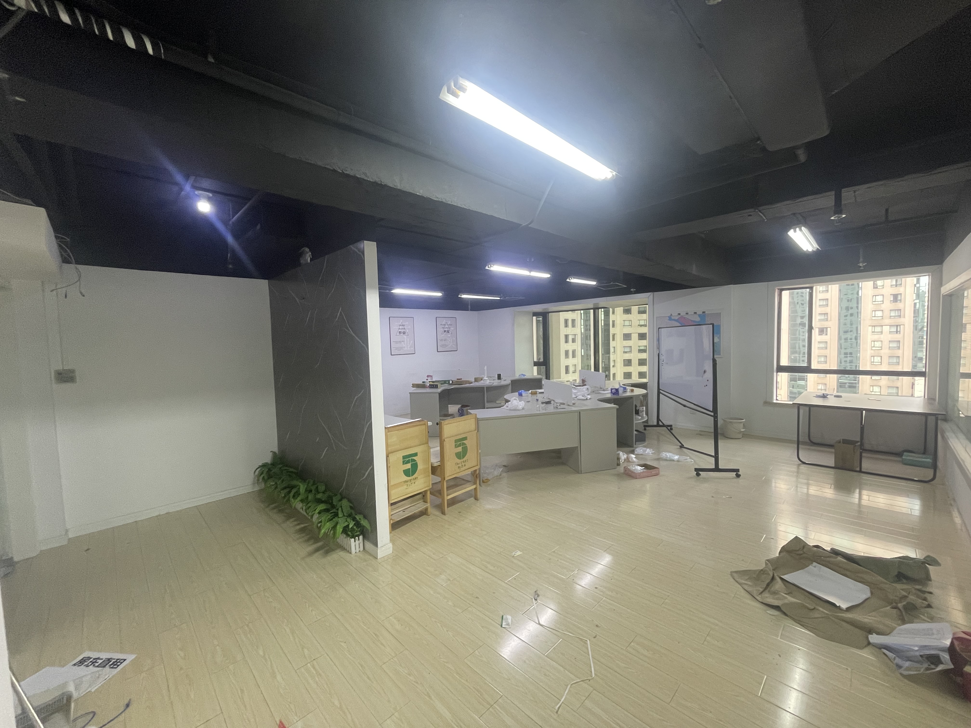 漕河泾光大会展中心140平米写字楼出租