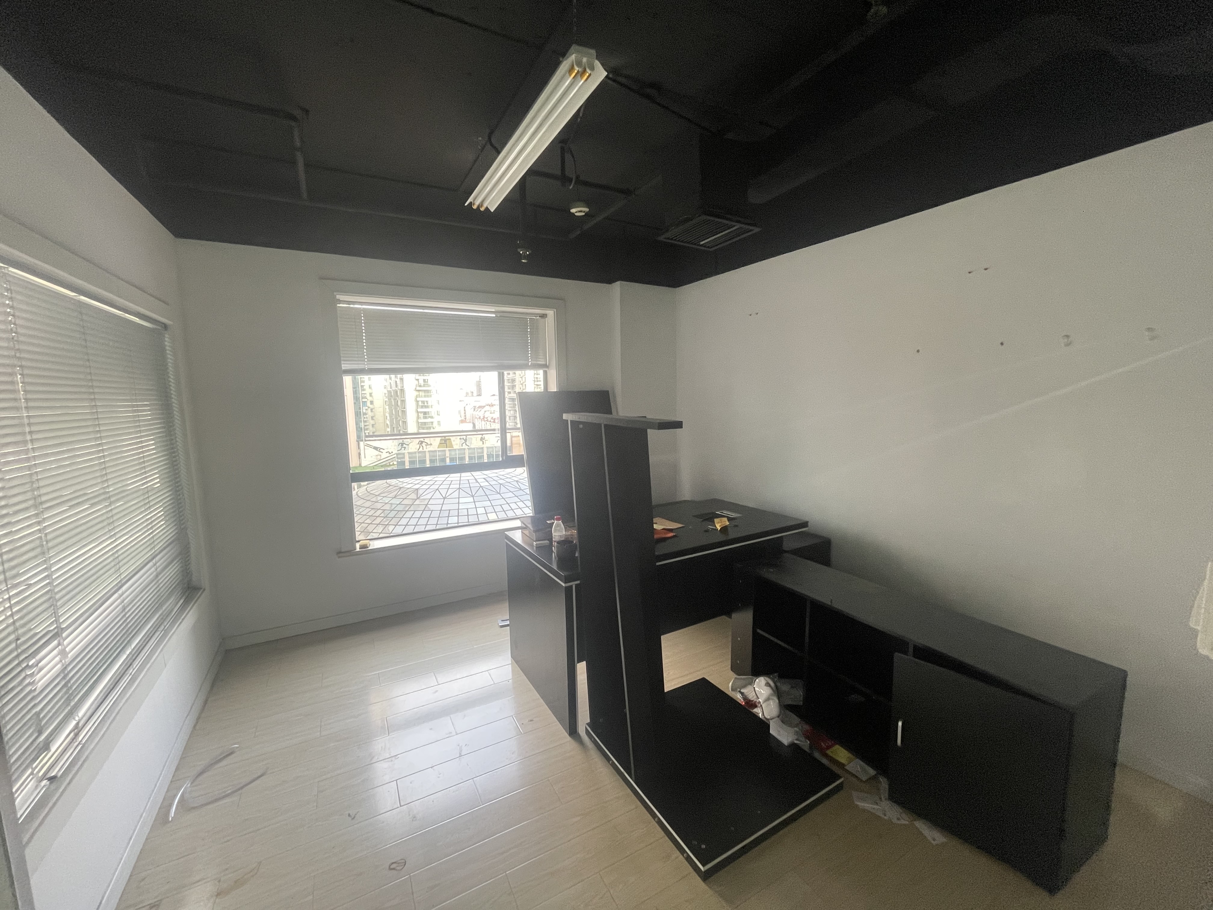 漕河泾光大会展中心140平米写字楼出租