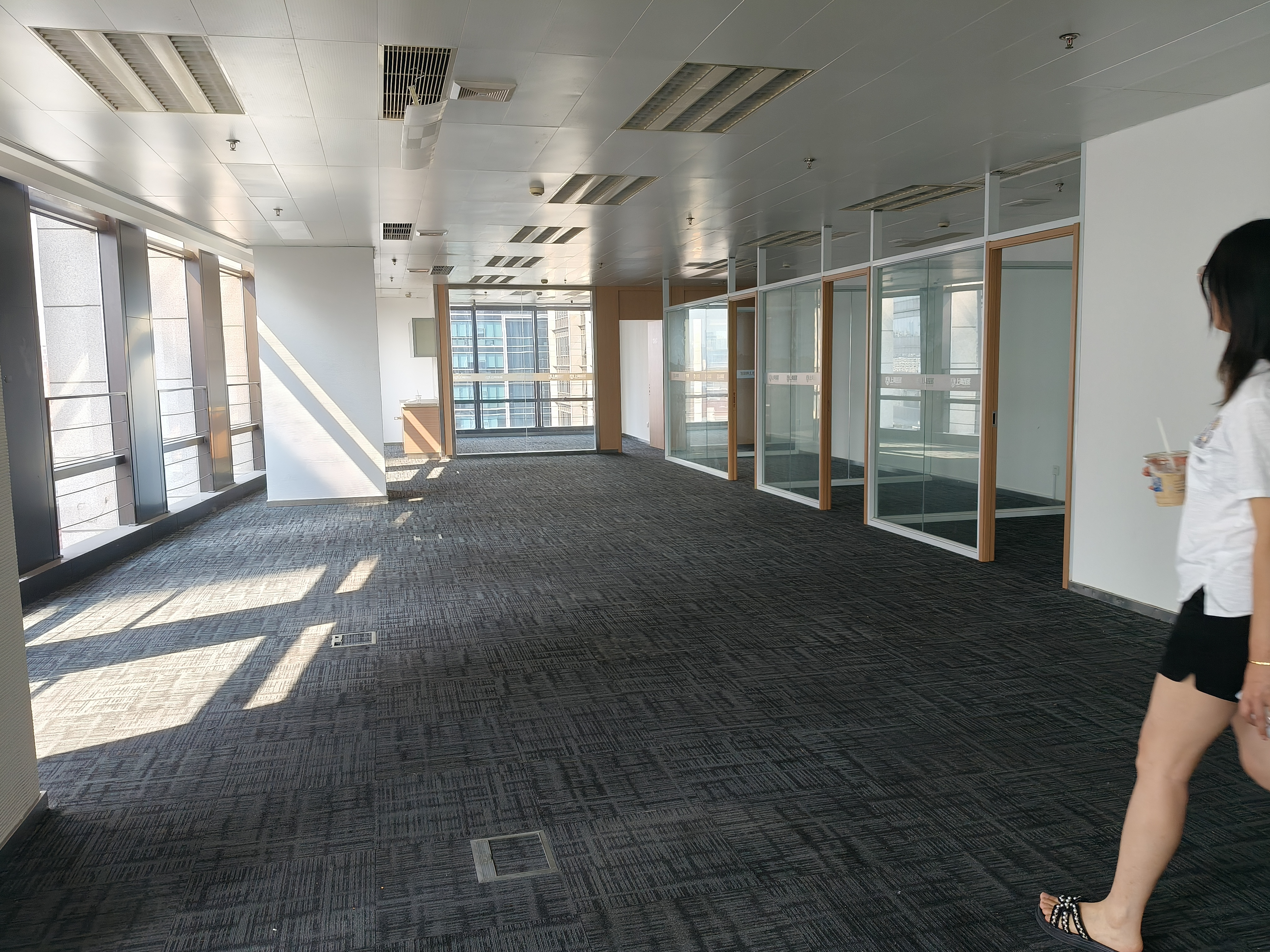 龙华绿地汇中心337平米写字楼出租