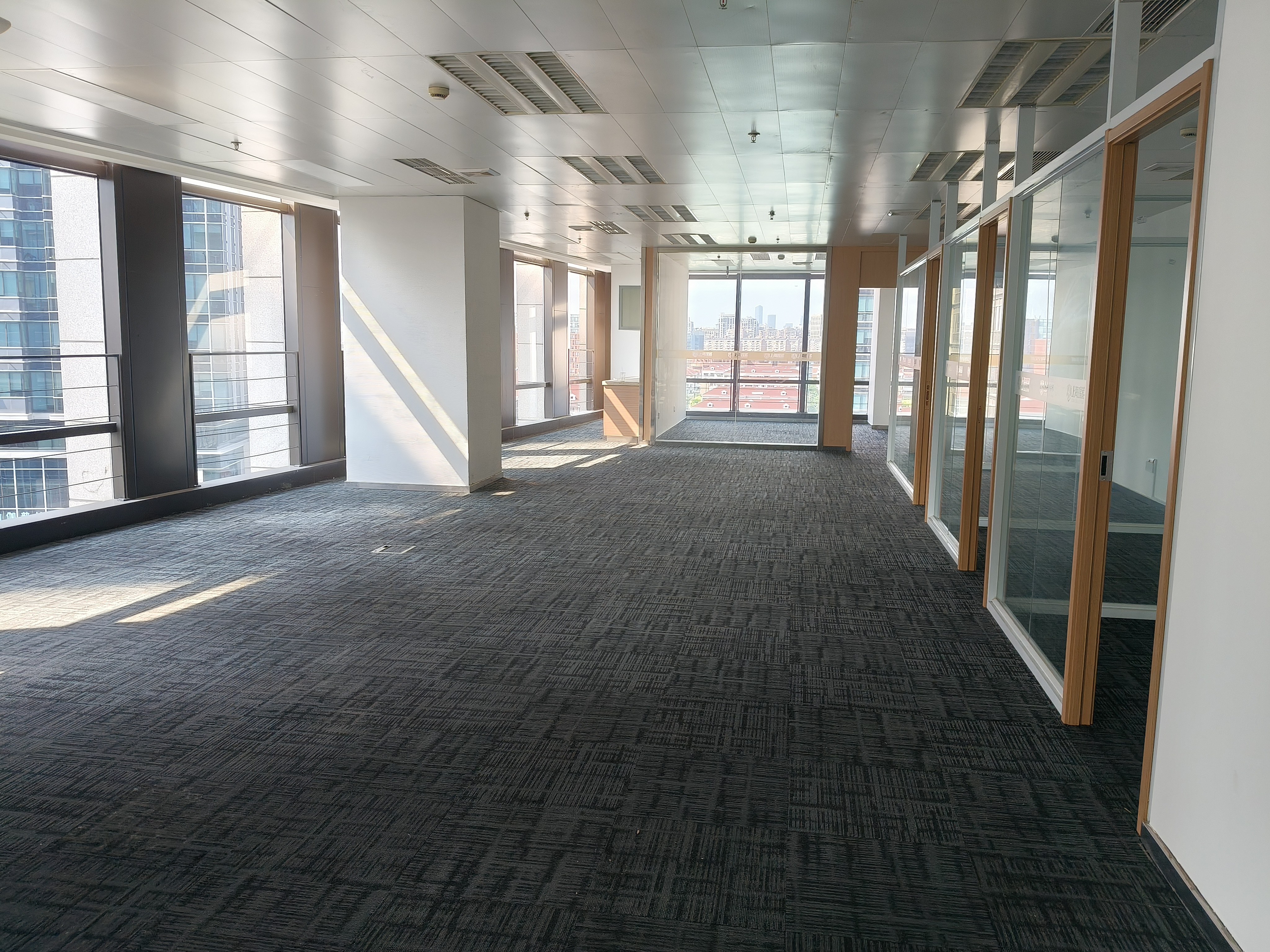 龙华绿地汇中心337平米写字楼出租