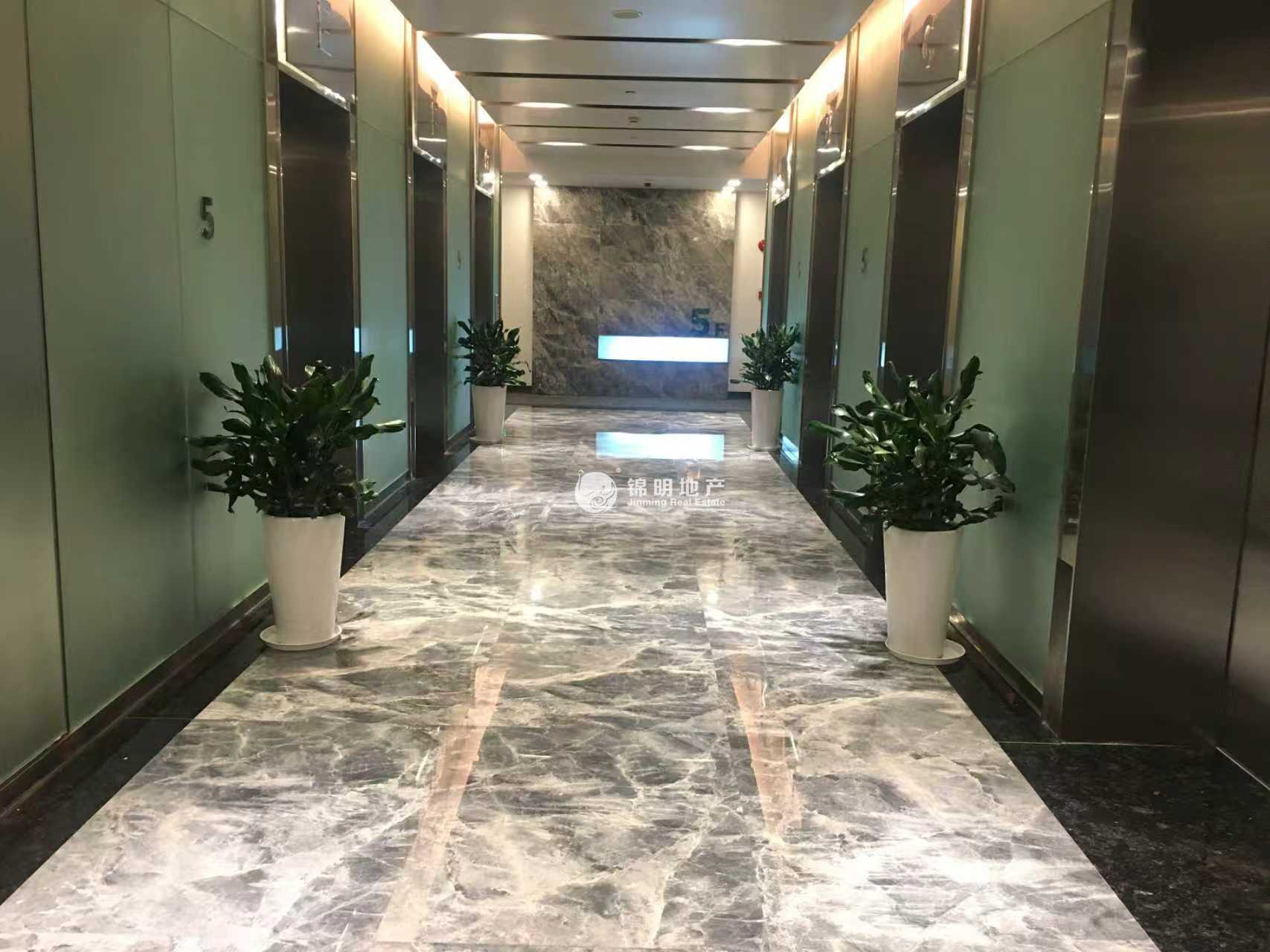 龙华上海绿地中心一期76平米写字楼出租