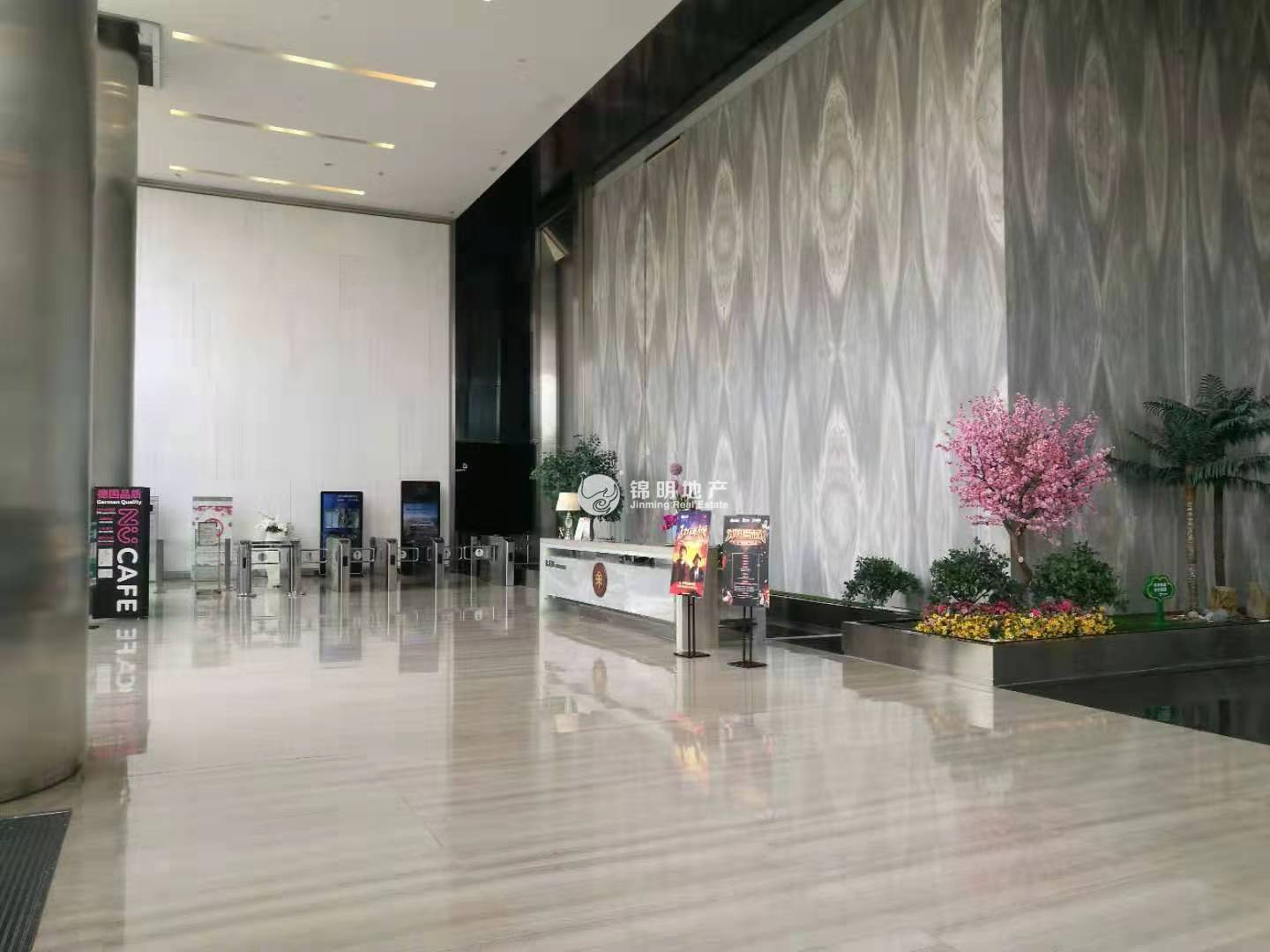 龙华上海绿地中心一期76平米写字楼出租