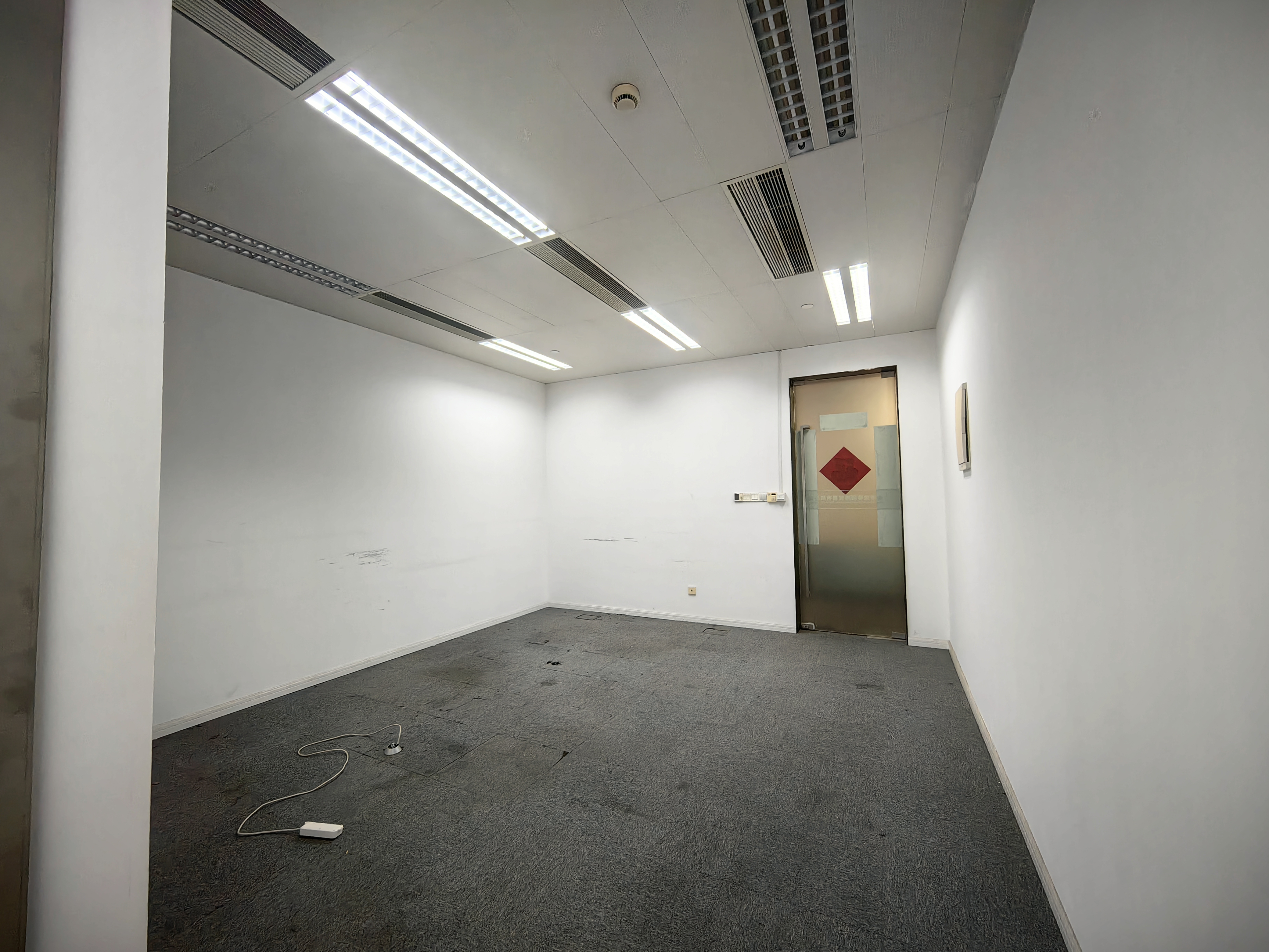 龙华上海绿地中心一期76平米写字楼出租