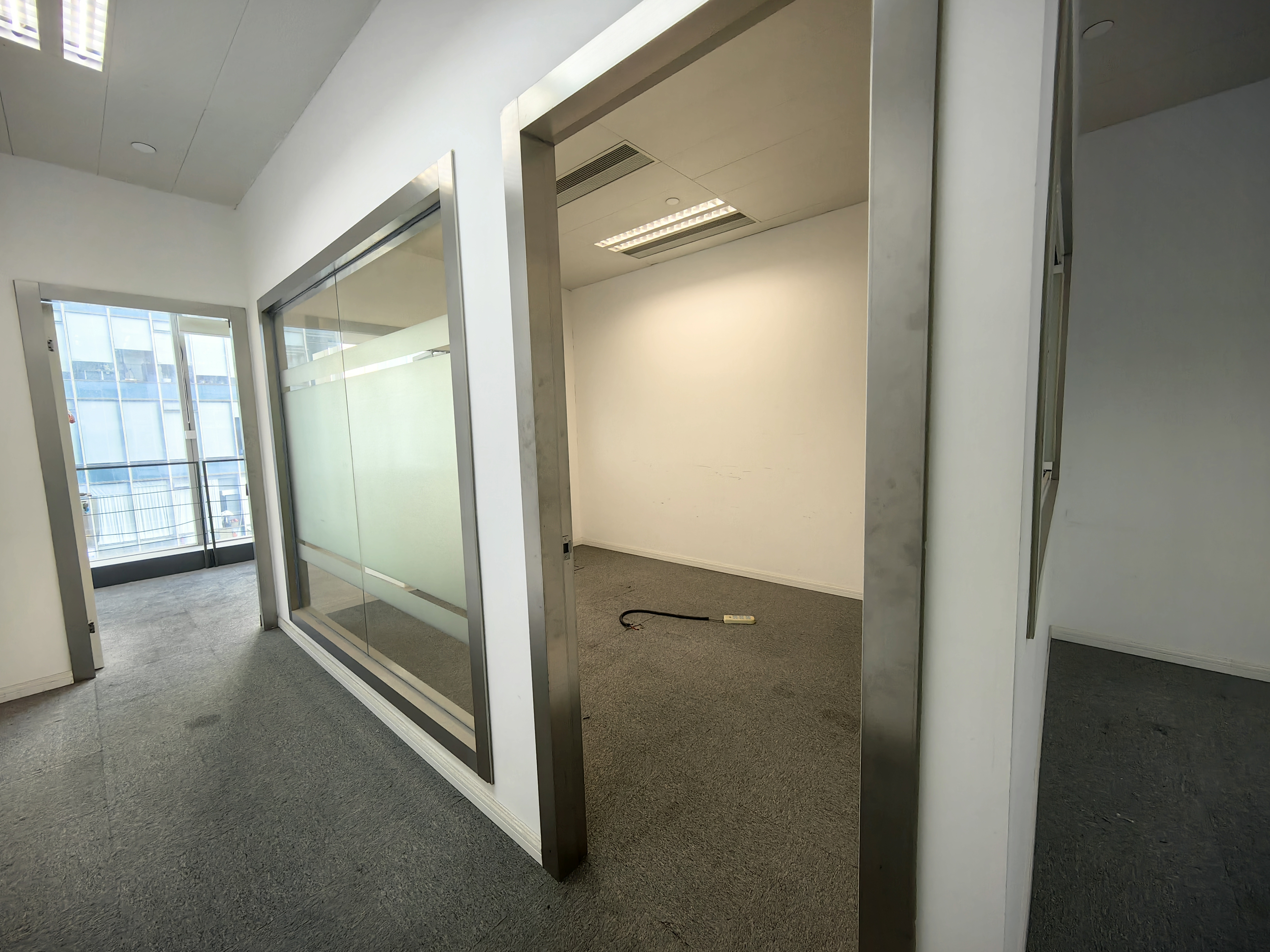 龙华上海绿地中心一期76平米写字楼出租