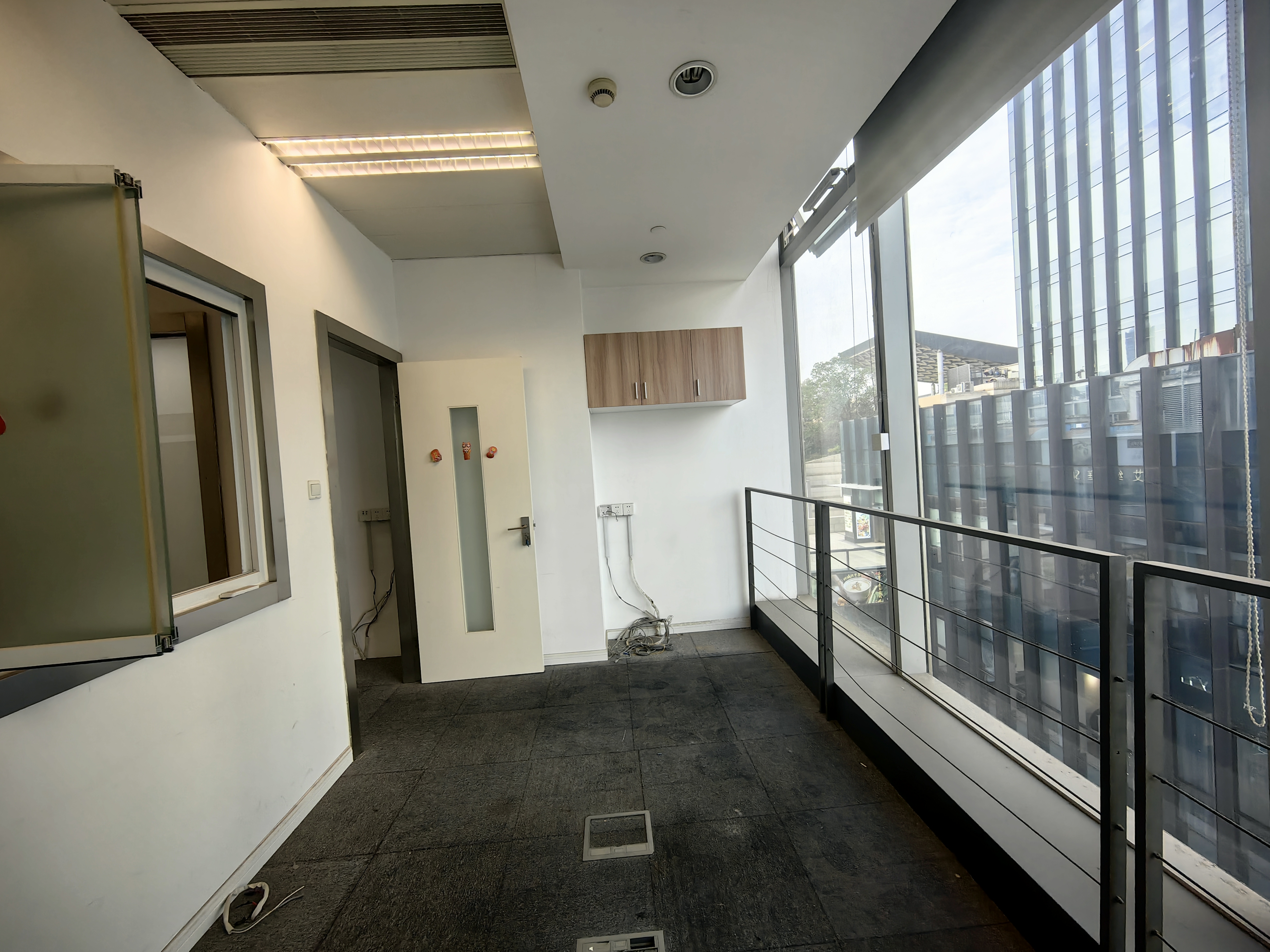 龙华上海绿地中心一期76平米写字楼出租