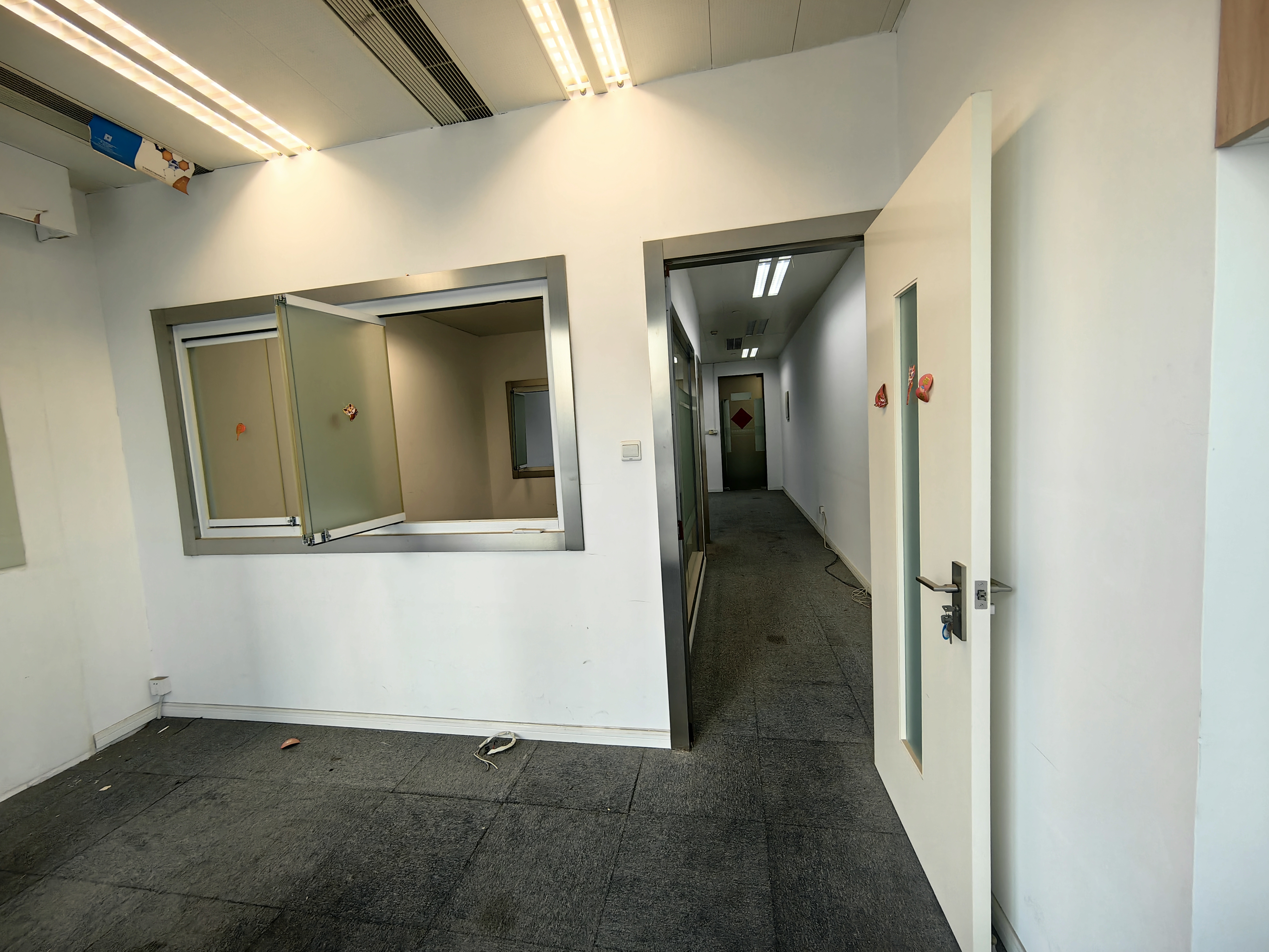 龙华上海绿地中心一期76平米写字楼出租