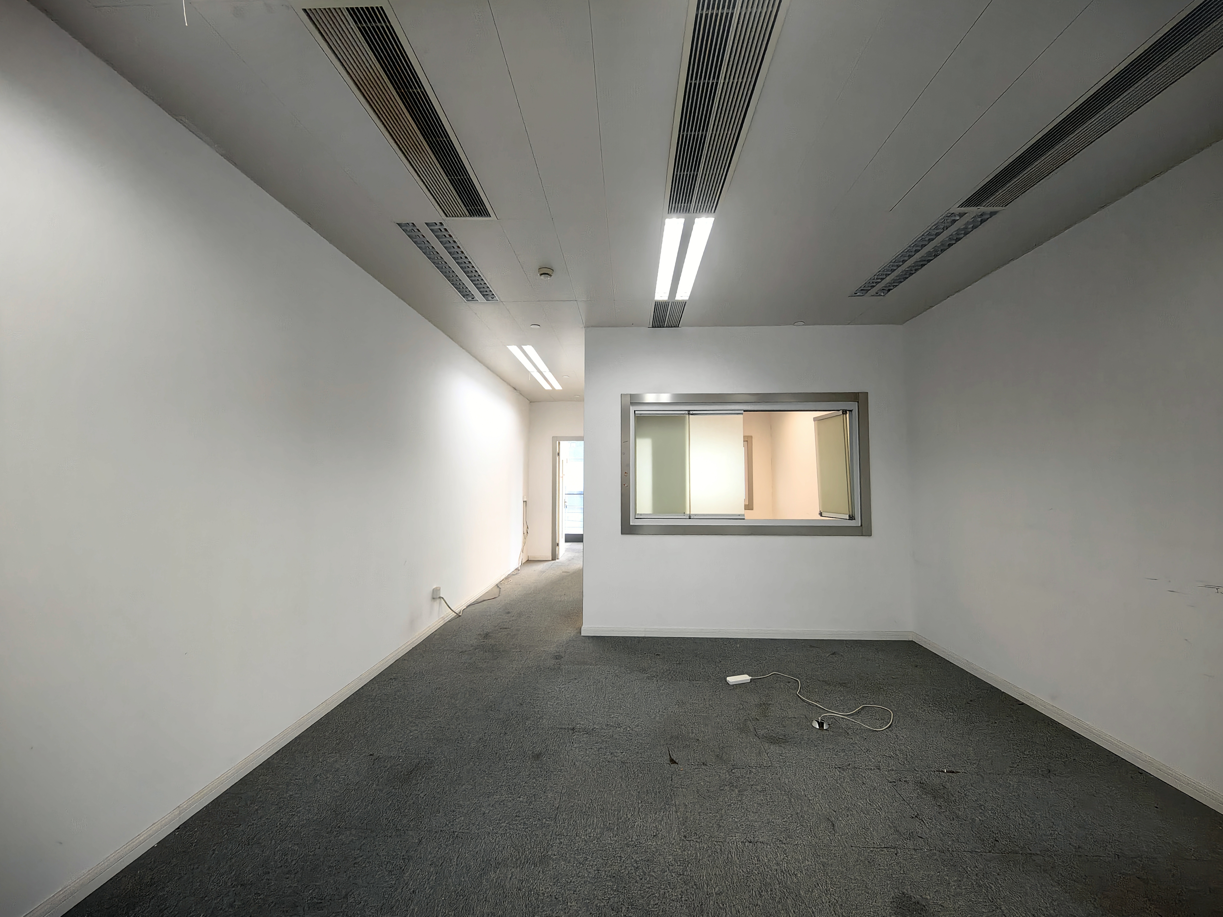 龙华上海绿地中心一期76平米写字楼出租