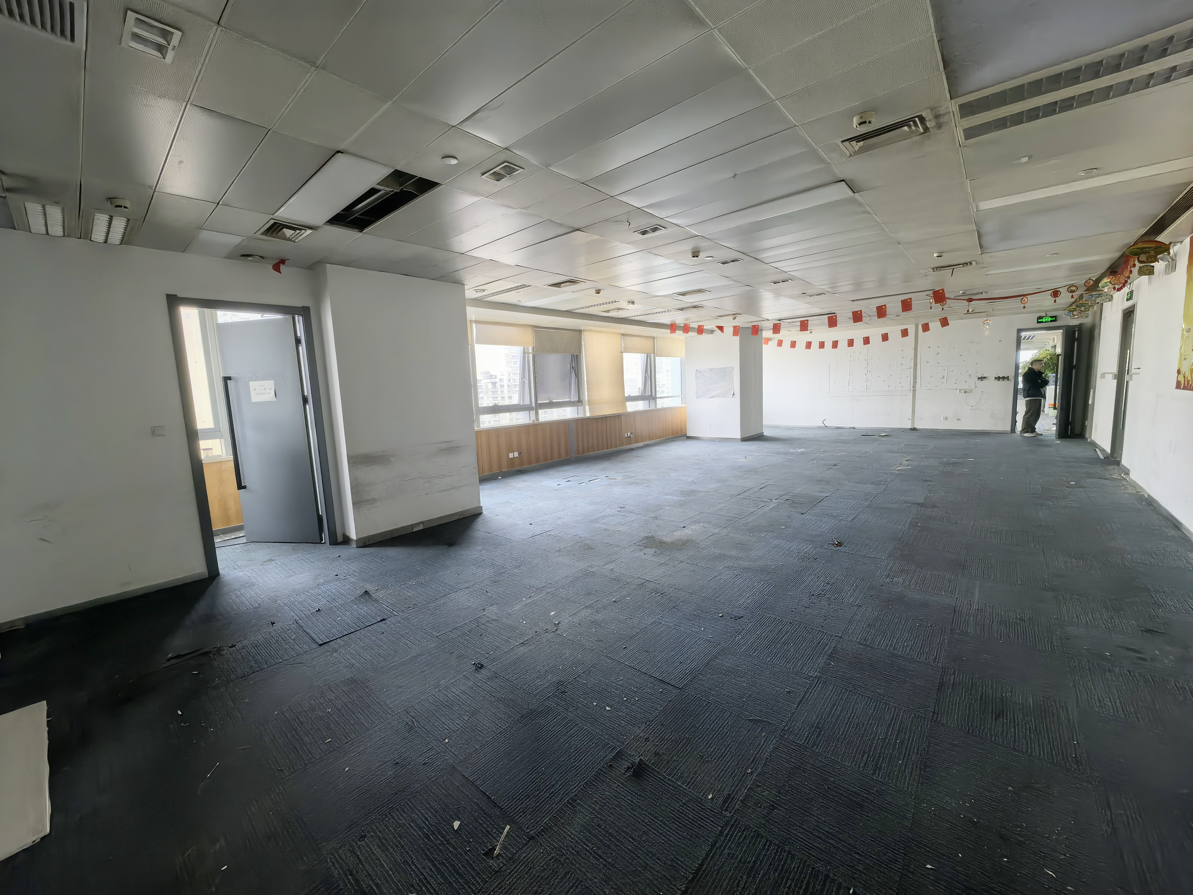 曹杨长城大厦200平米写字楼出租