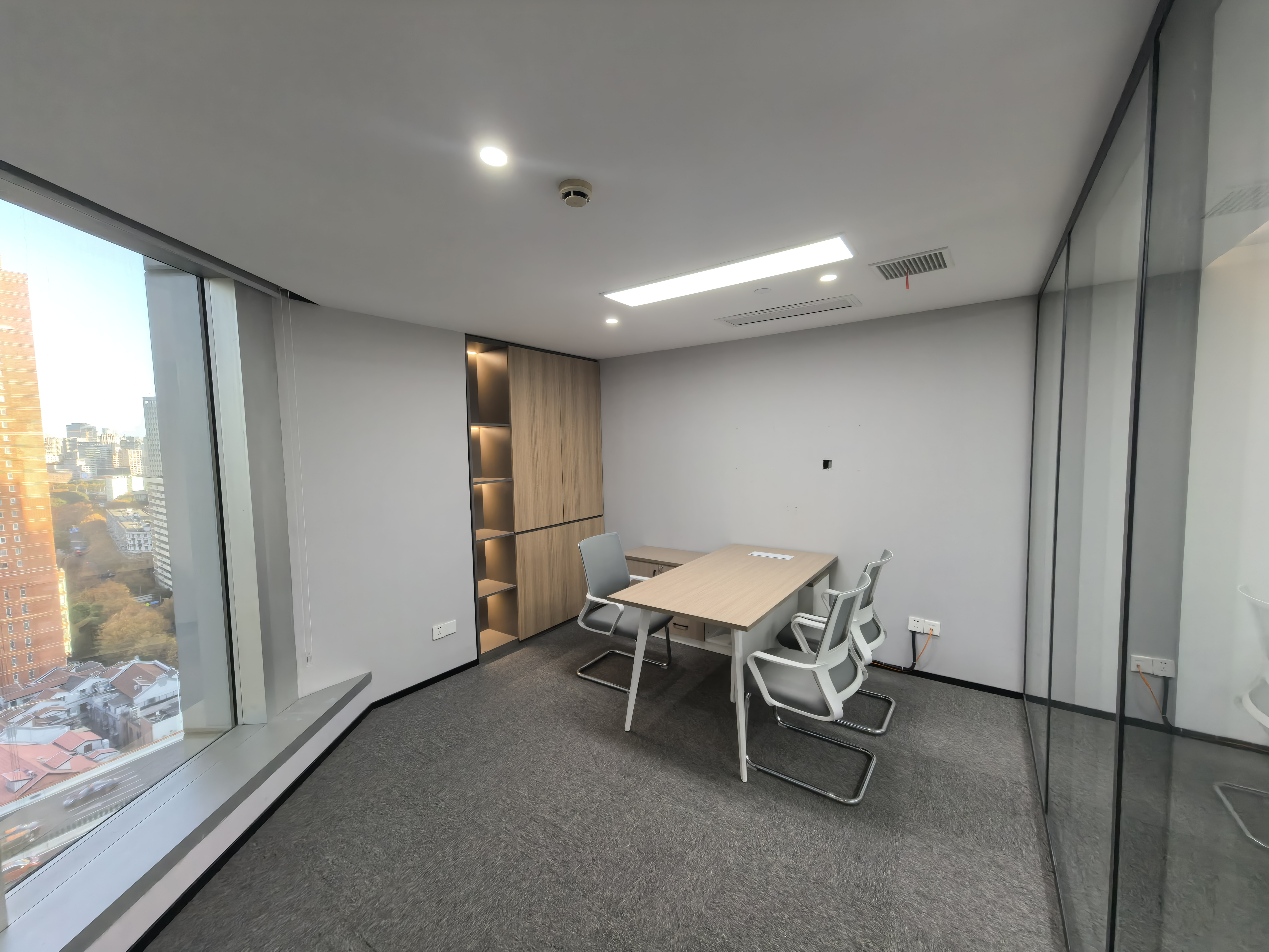 南京西路招商局广场163平米写字楼出租