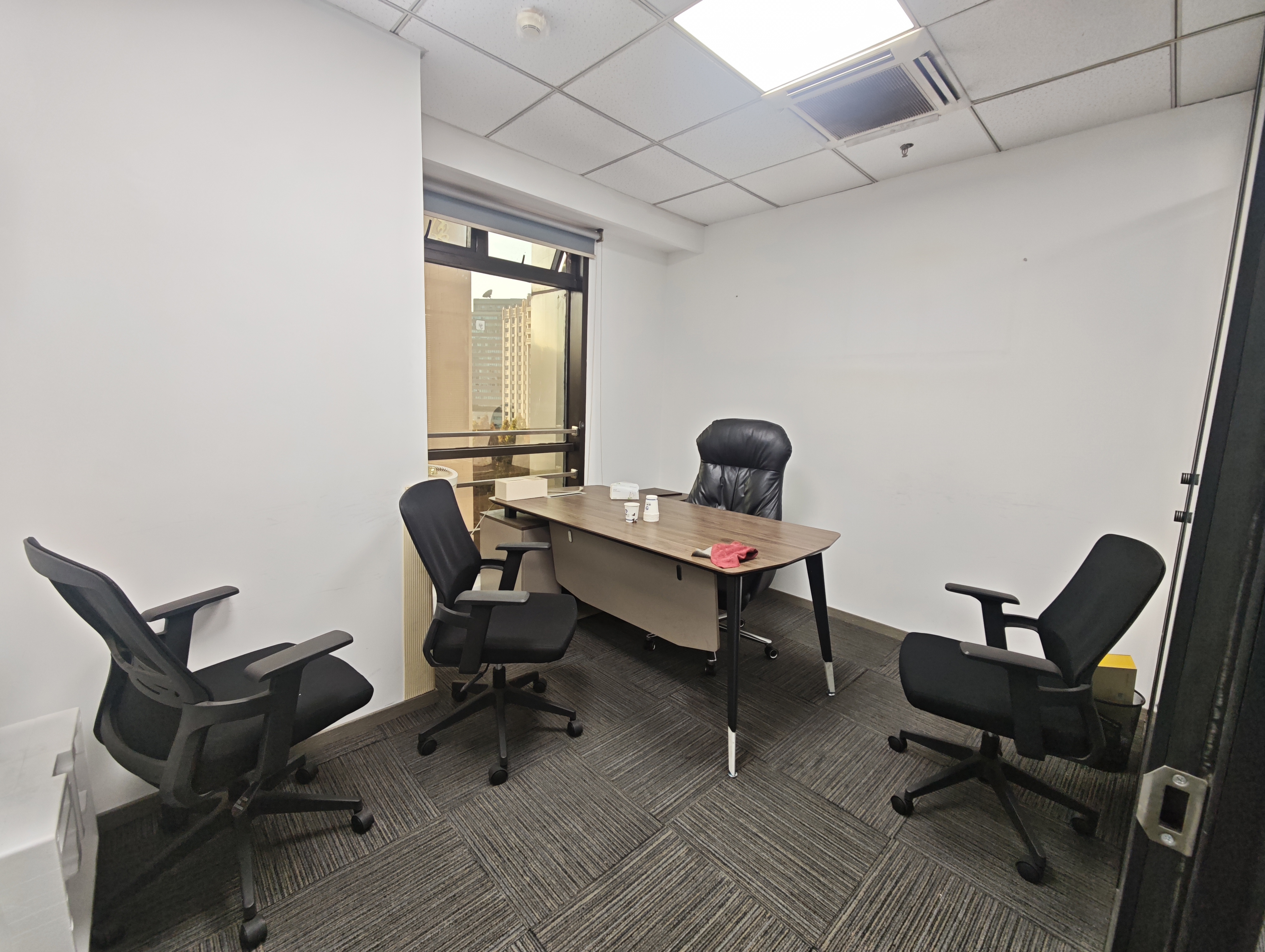 徐家汇均瑶国际广场356平米写字楼出租