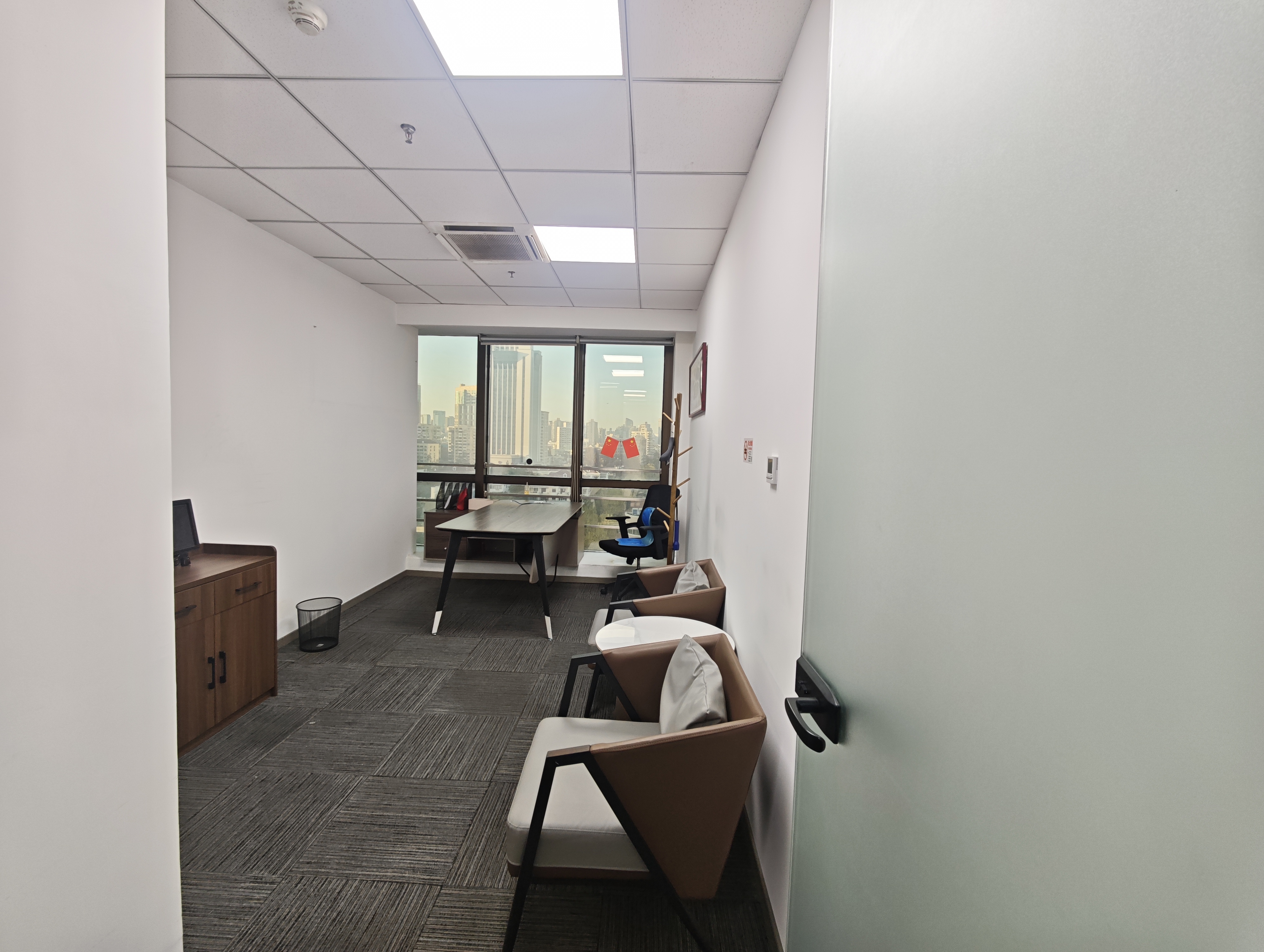 徐家汇均瑶国际广场356平米写字楼出租