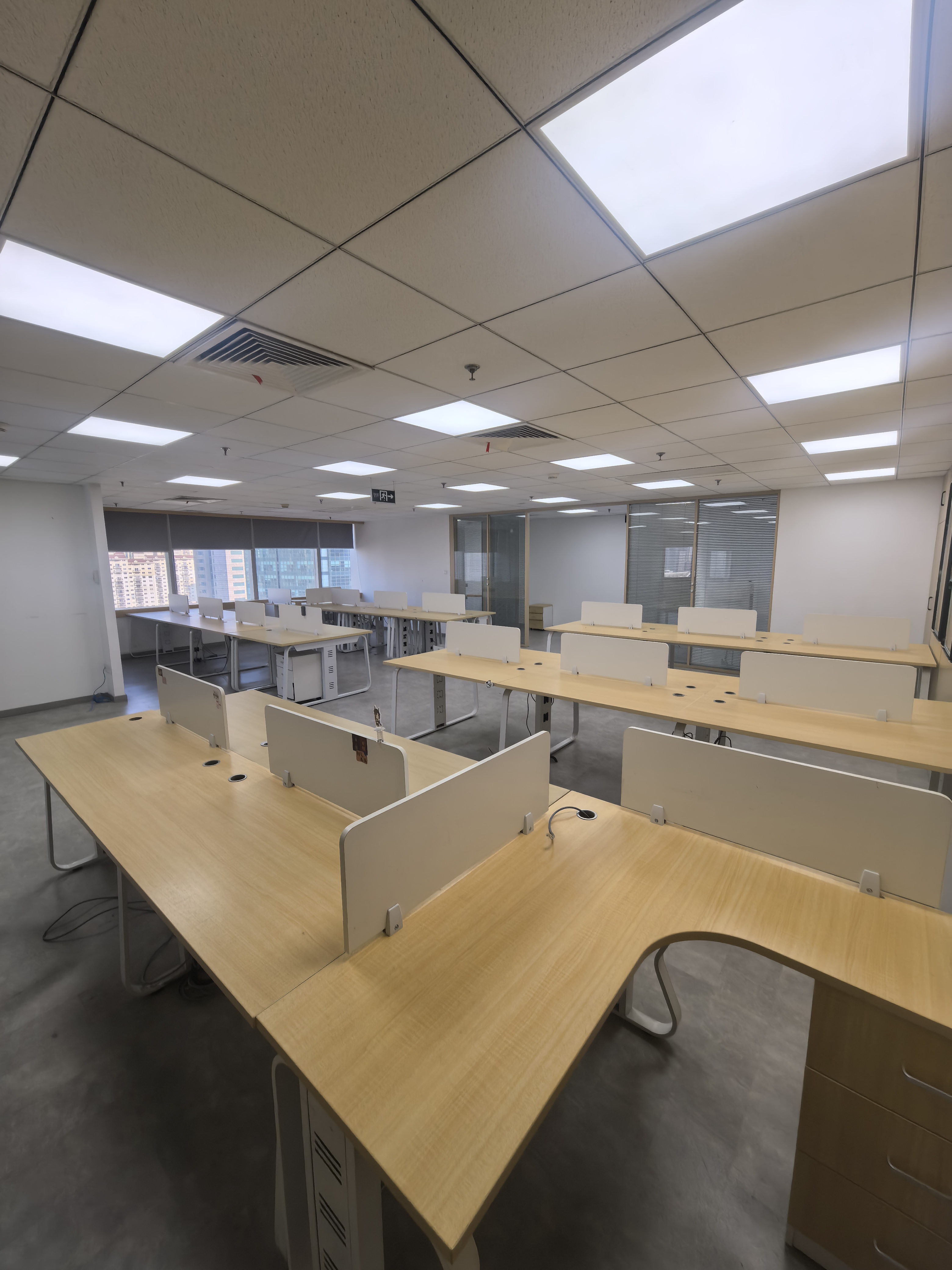 人民广场港陆广场260平米写字楼出租