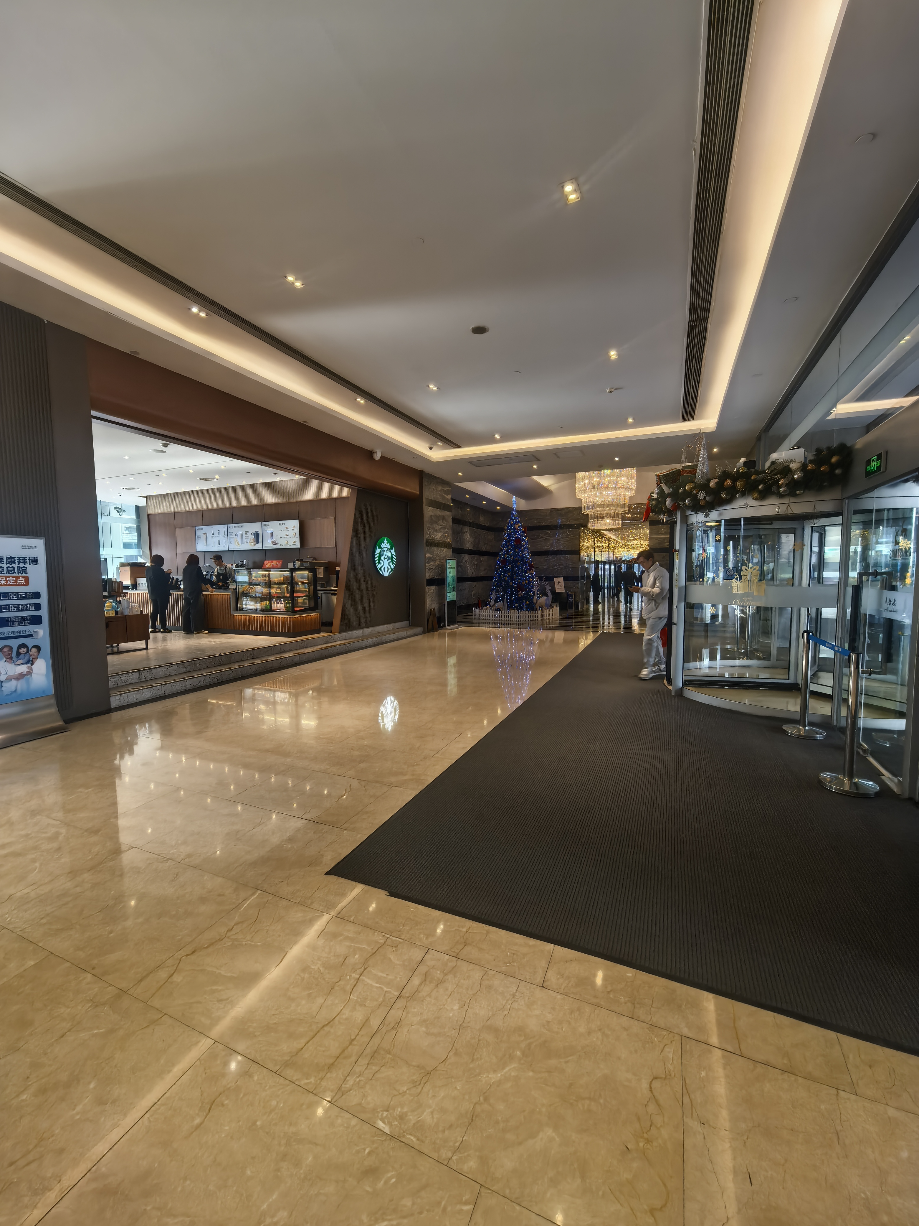 人民广场港陆广场369平米写字楼出租