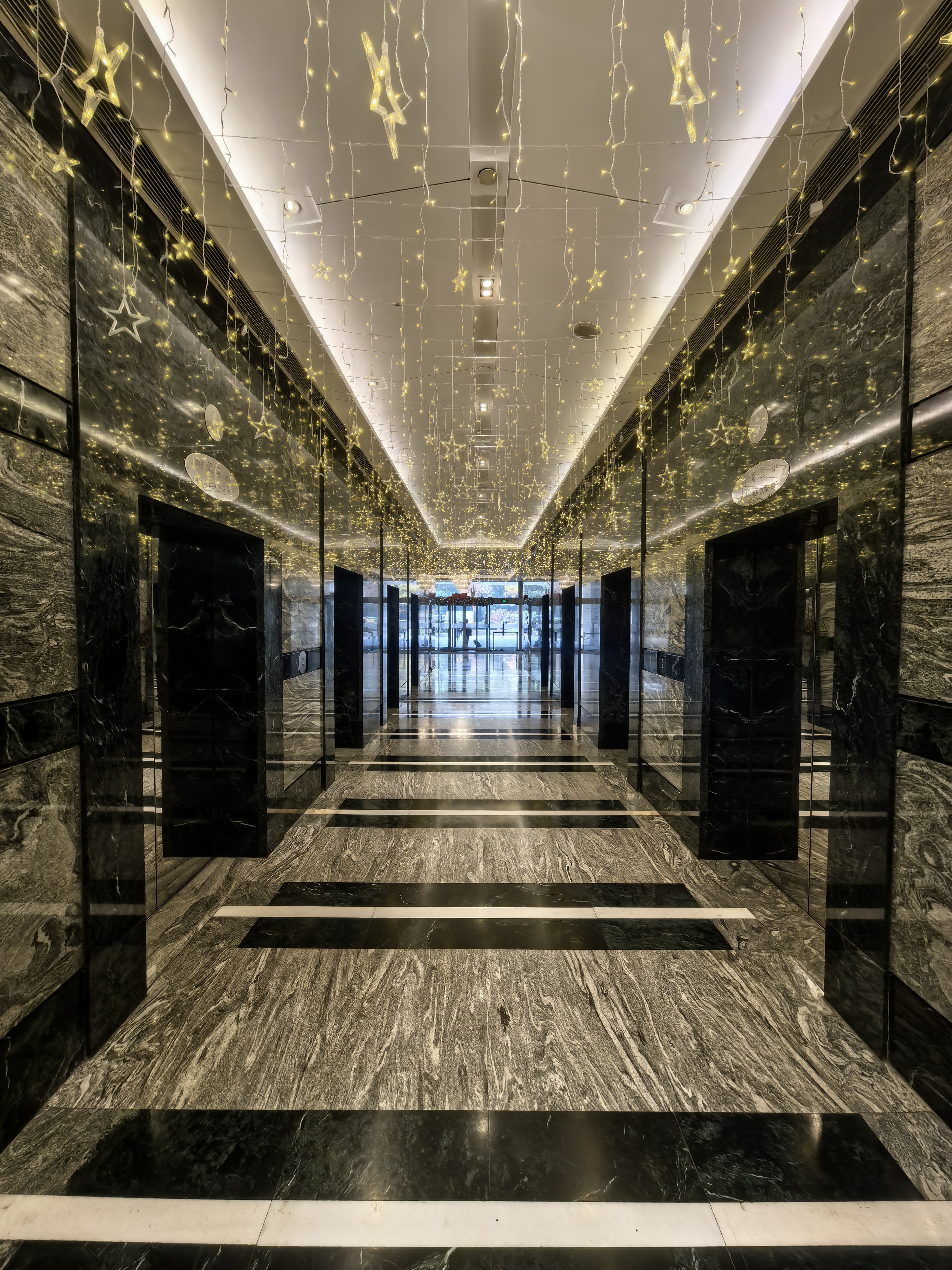 人民广场港陆广场368平米写字楼出租