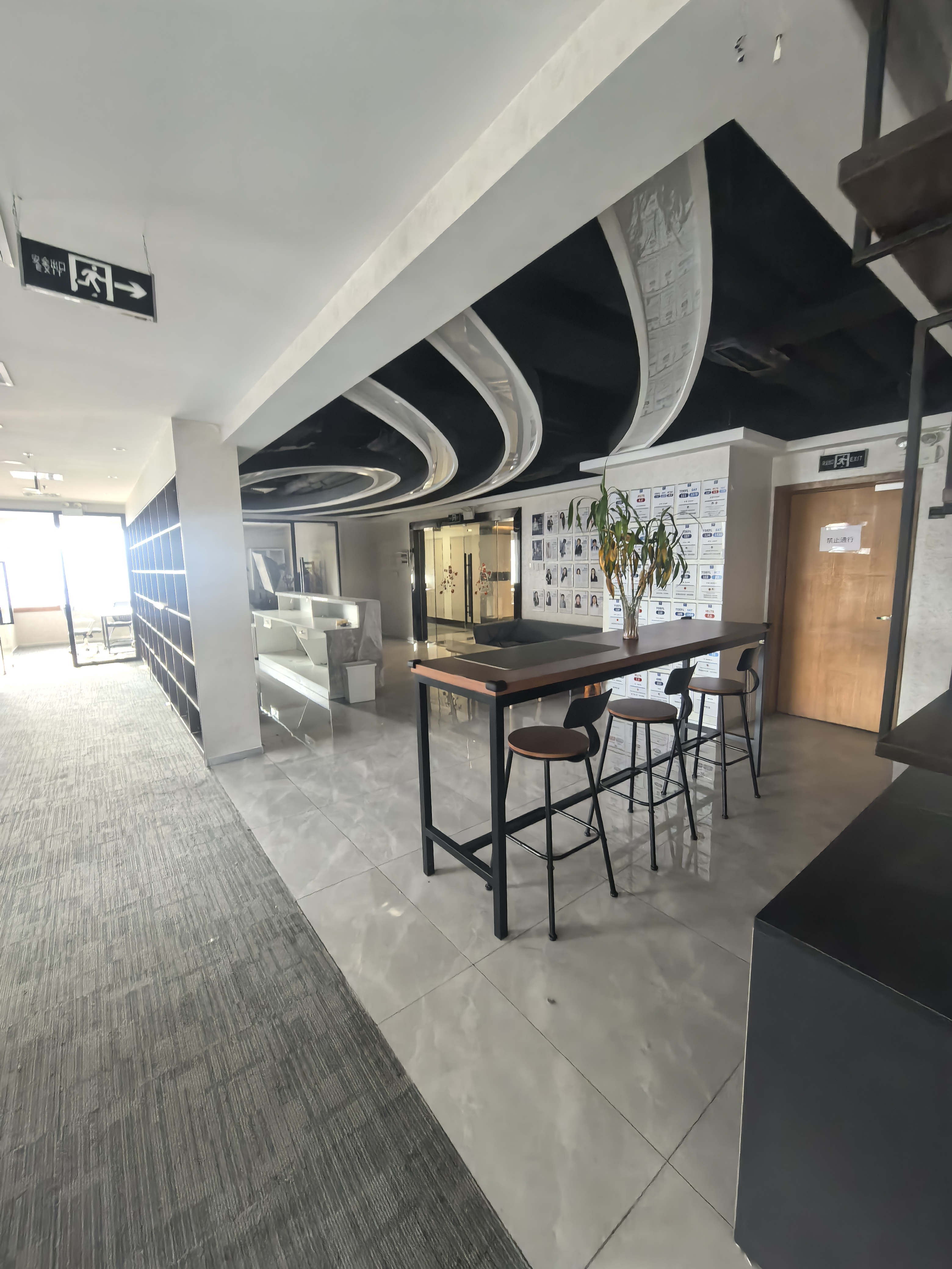 人民广场港陆广场368平米写字楼出租