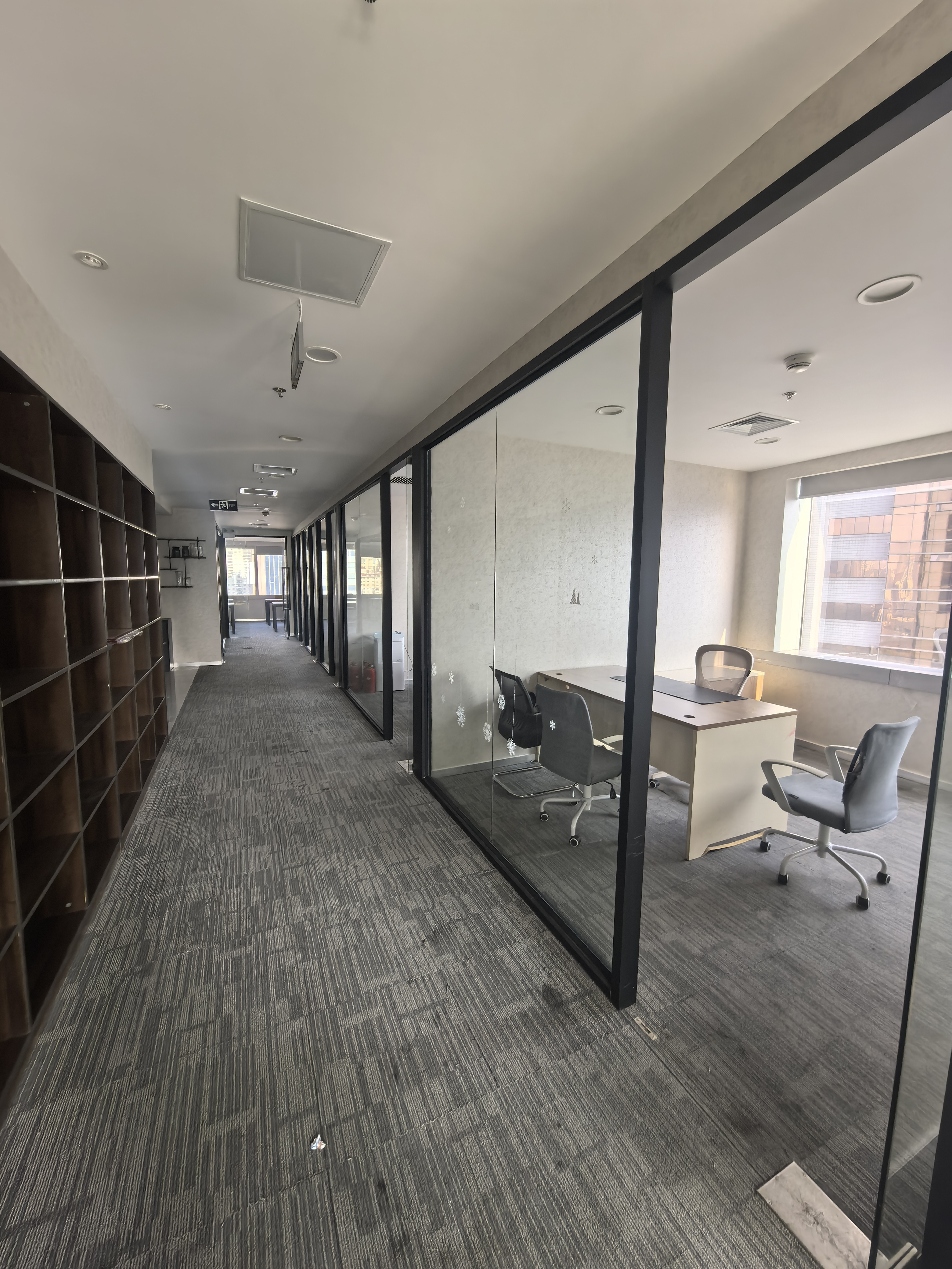 人民广场港陆广场368平米写字楼出租