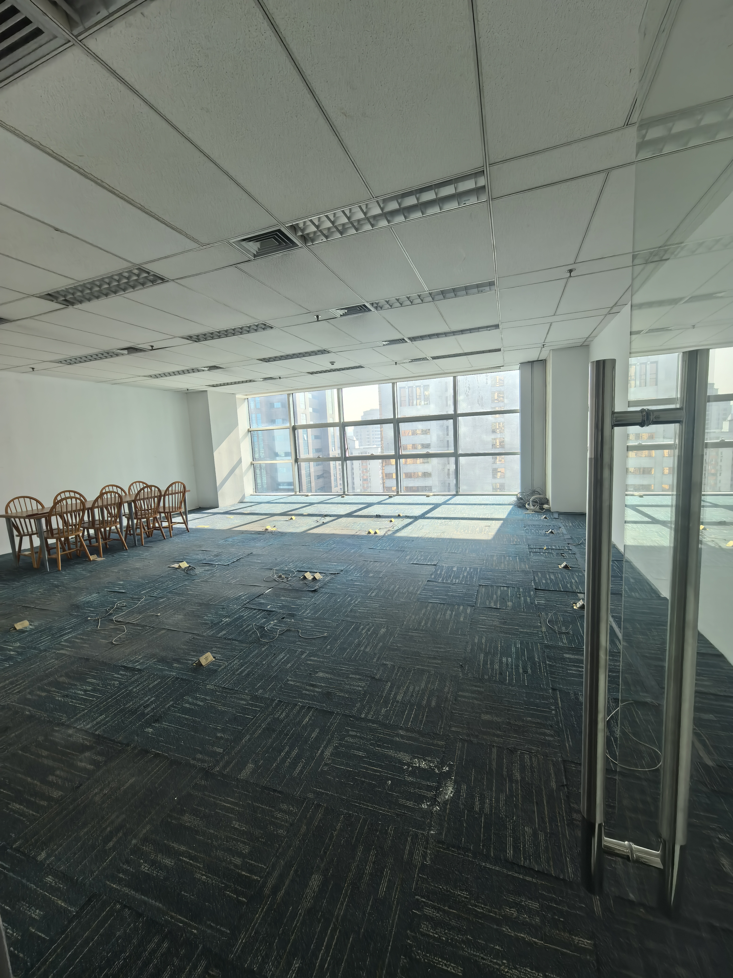 南京东路海通证券大厦122平米写字楼出租