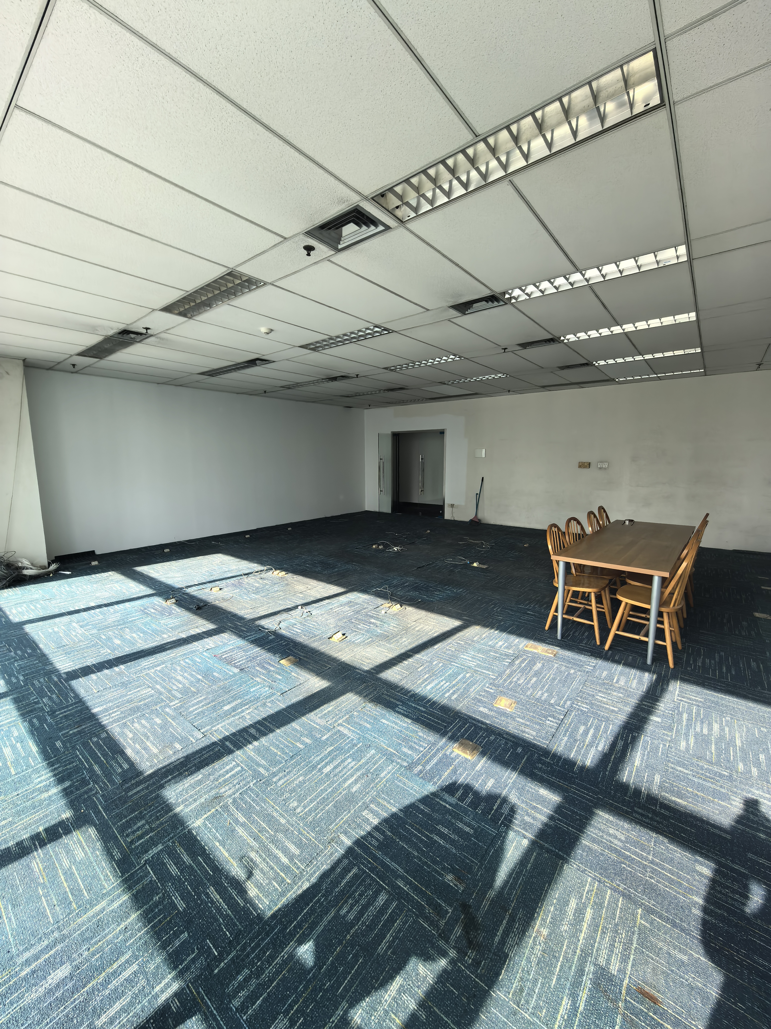 南京东路海通证券大厦122平米写字楼出租