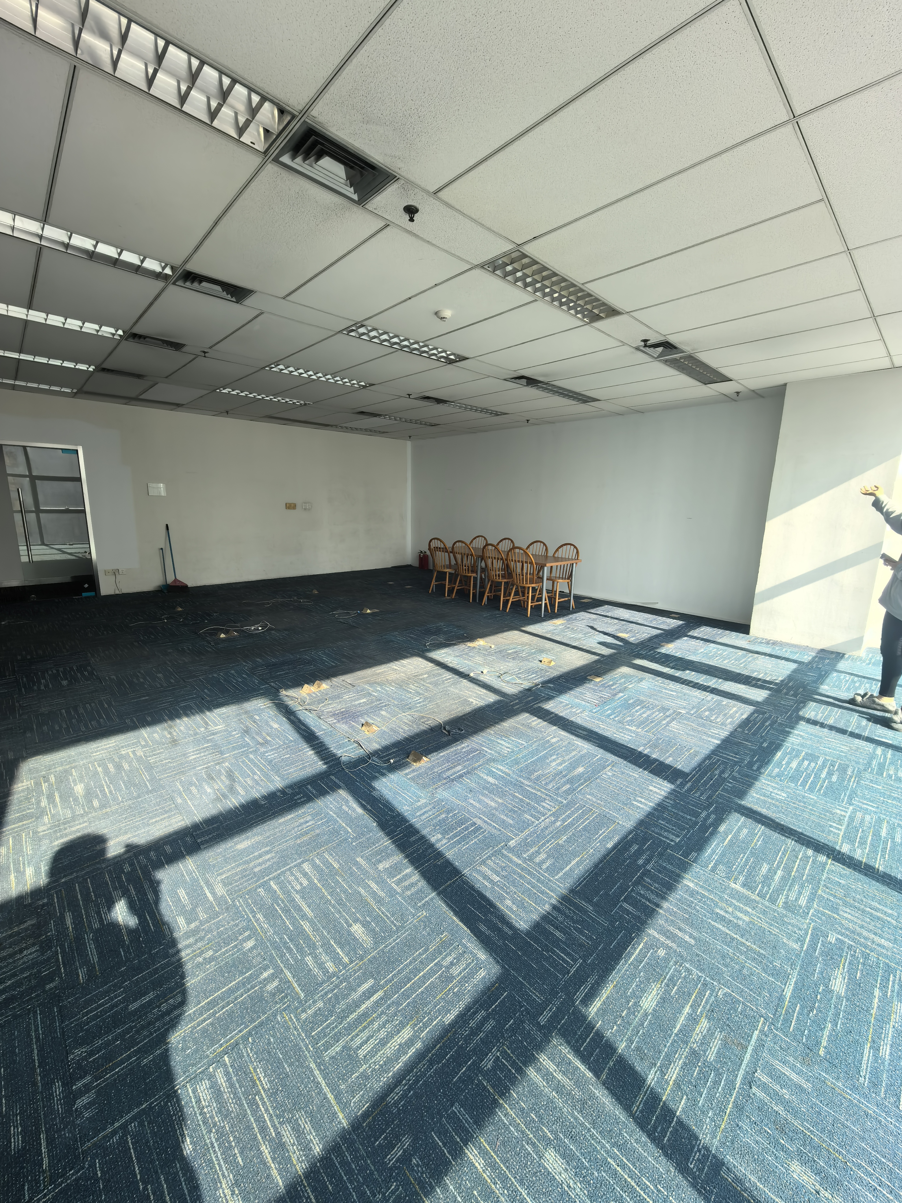 南京东路海通证券大厦122平米写字楼出租