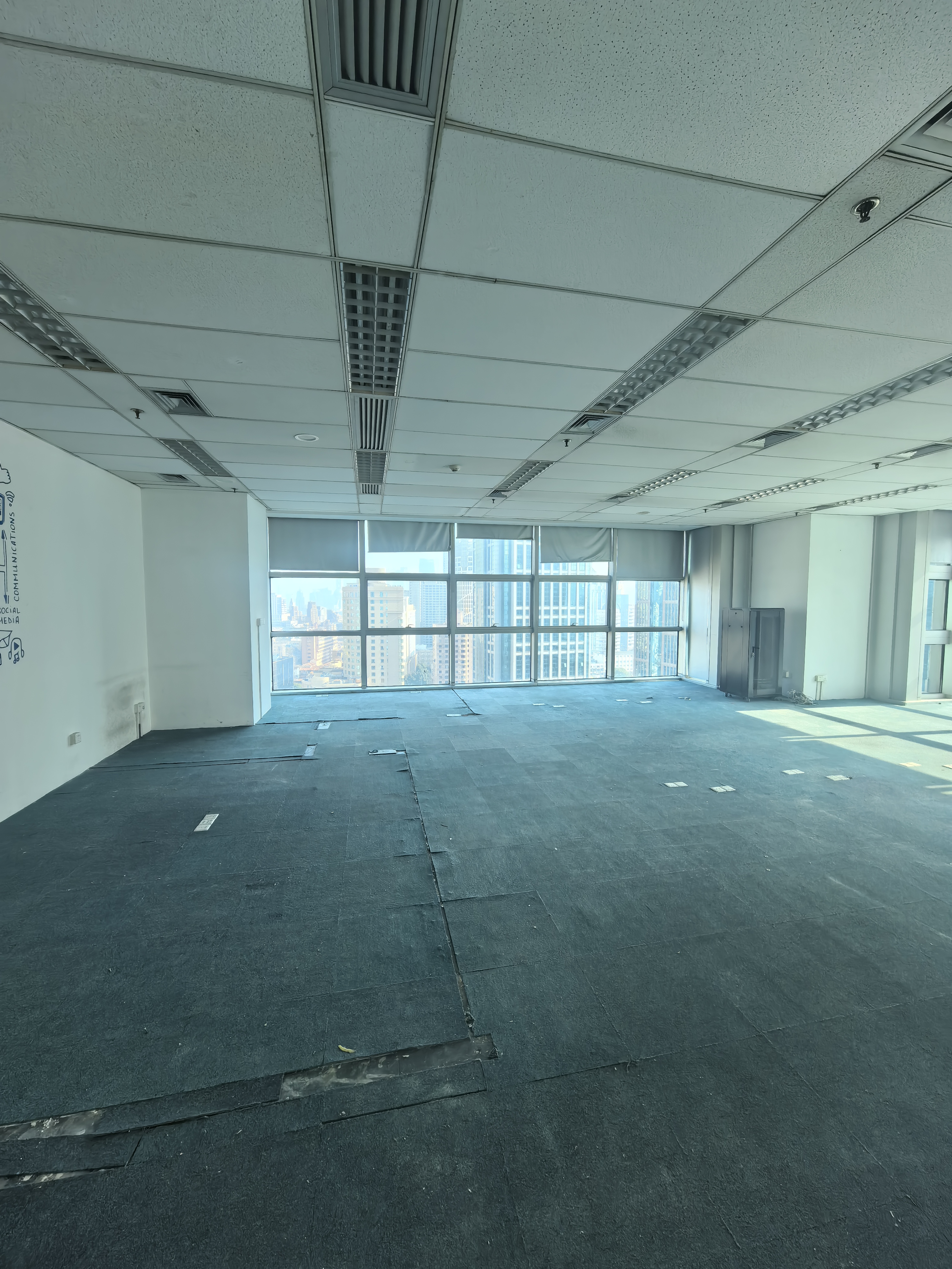 南京东路海通证券大厦122平米写字楼出租