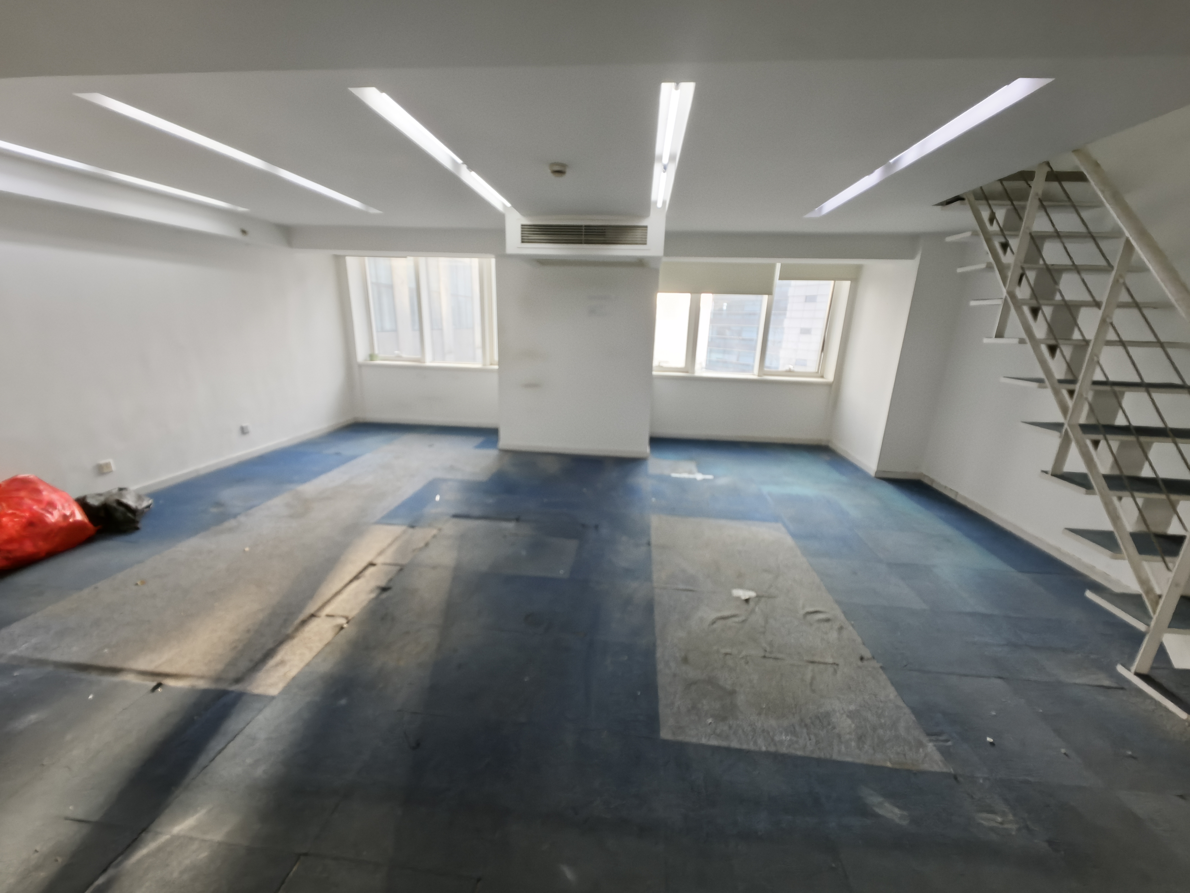 四川北路海泰时代大厦70平米写字楼出租