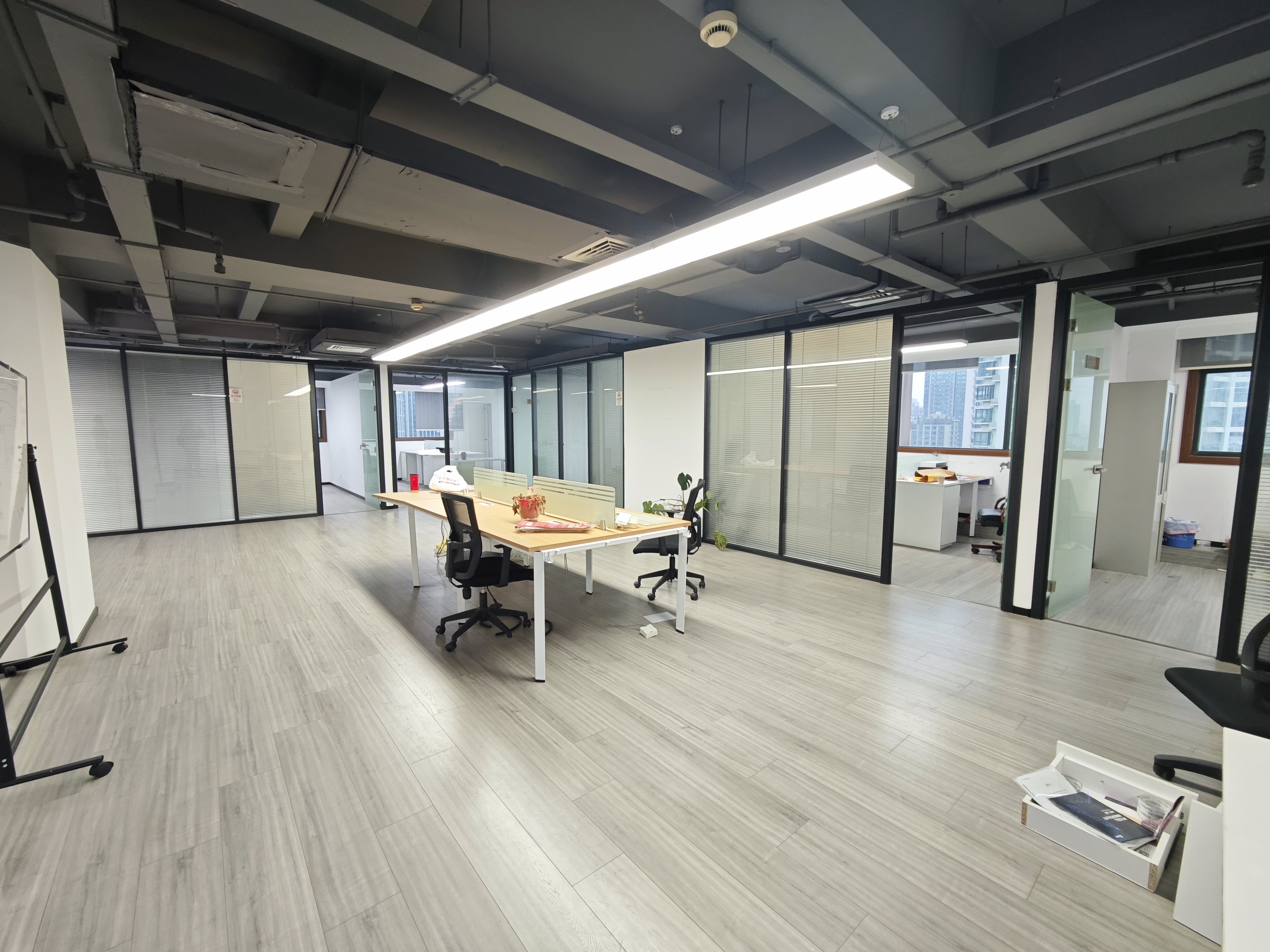 光新浦发广场385平米写字楼出租