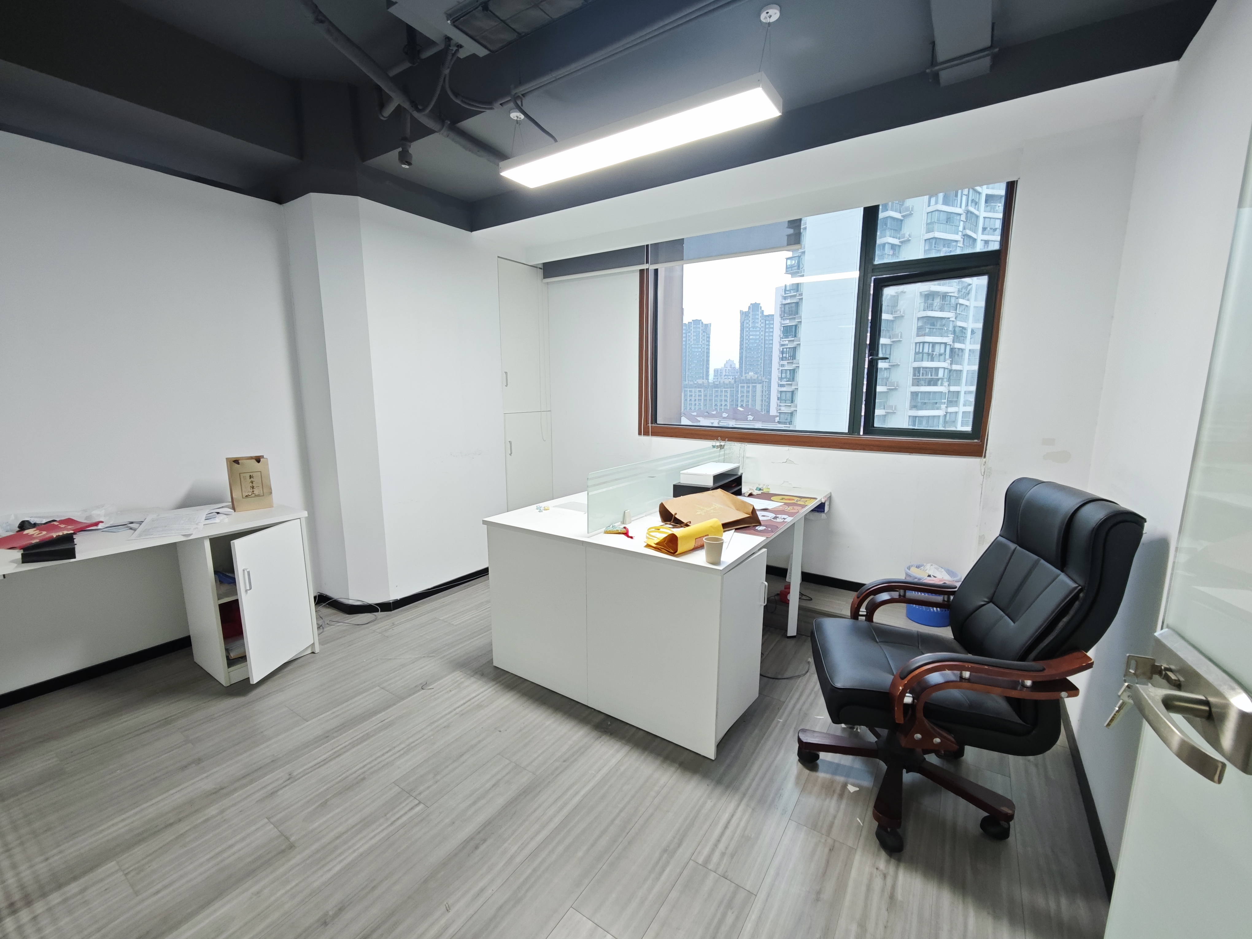 光新浦发广场385平米写字楼出租