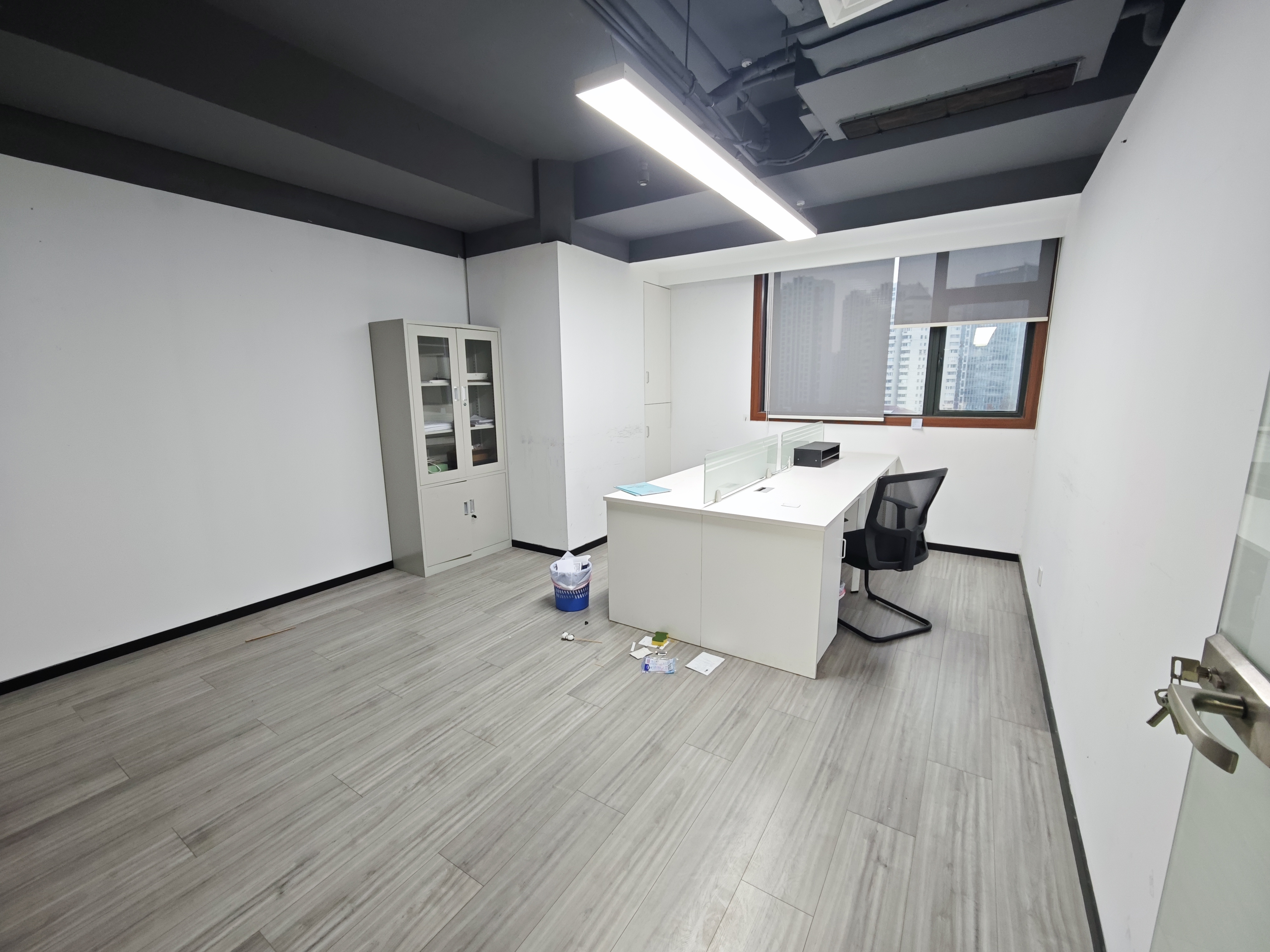 光新浦发广场385平米写字楼出租