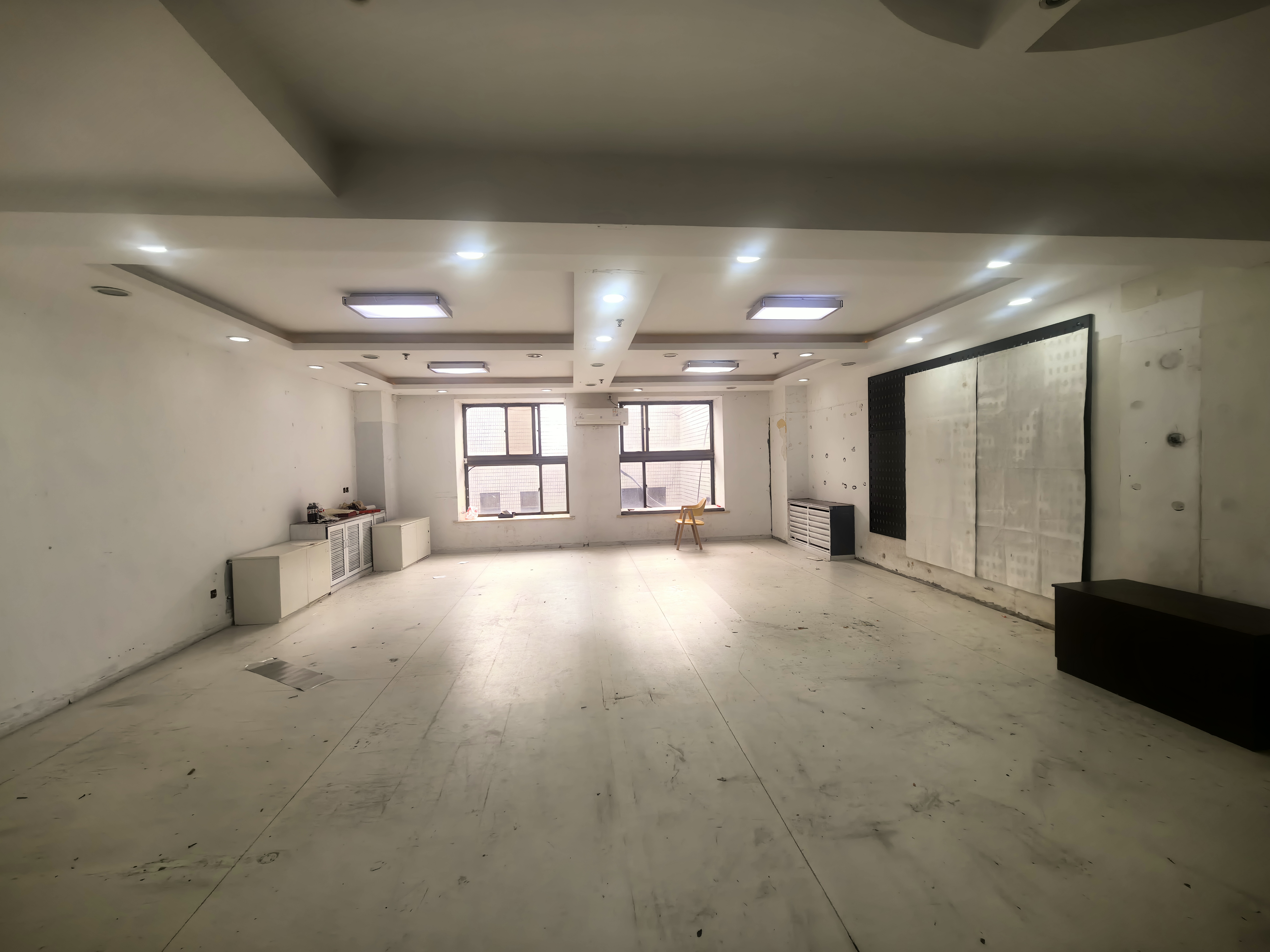 曹杨中联大厦136平米写字楼出租