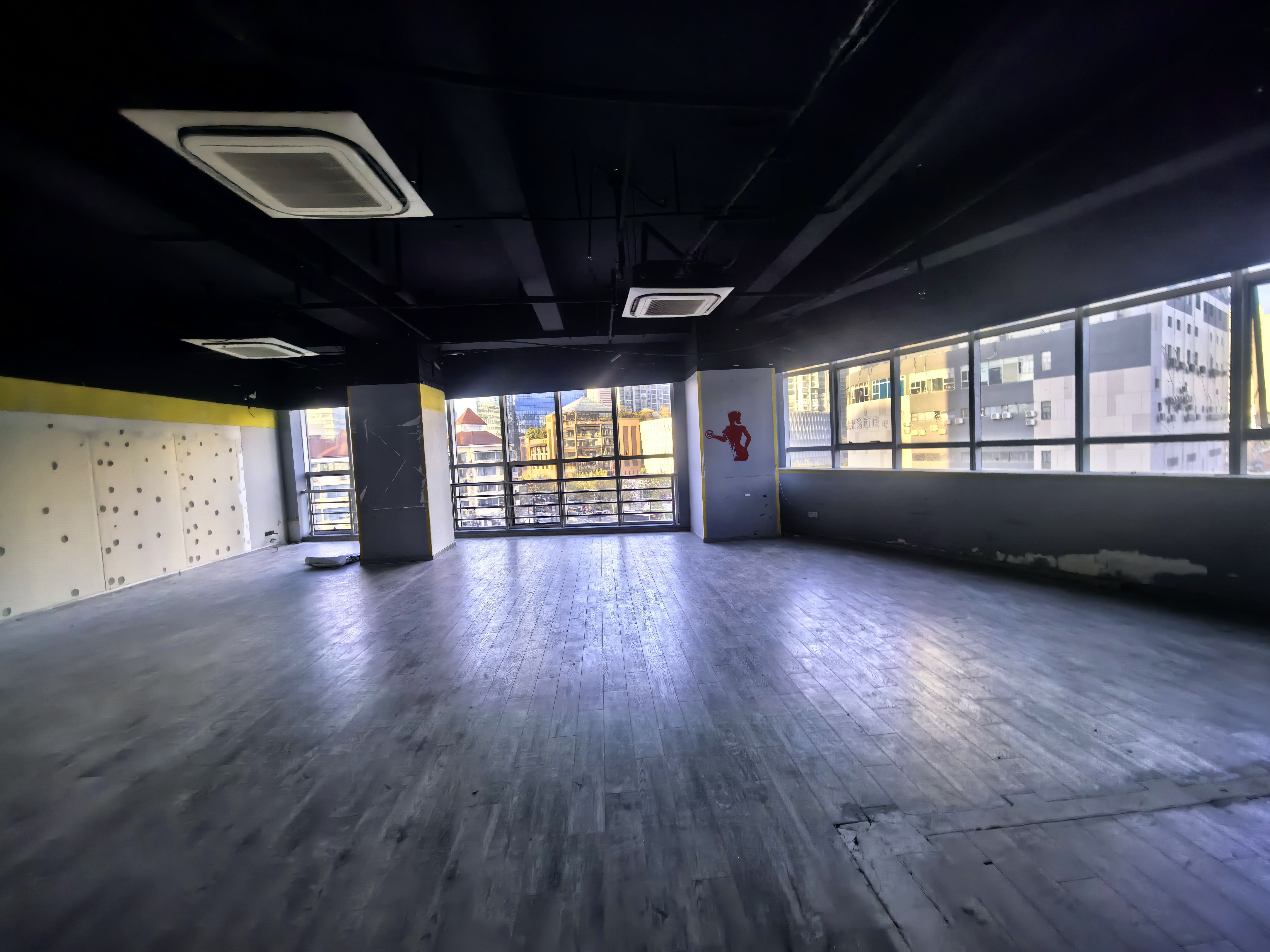 曹杨绿地科创大厦273平米写字楼出租