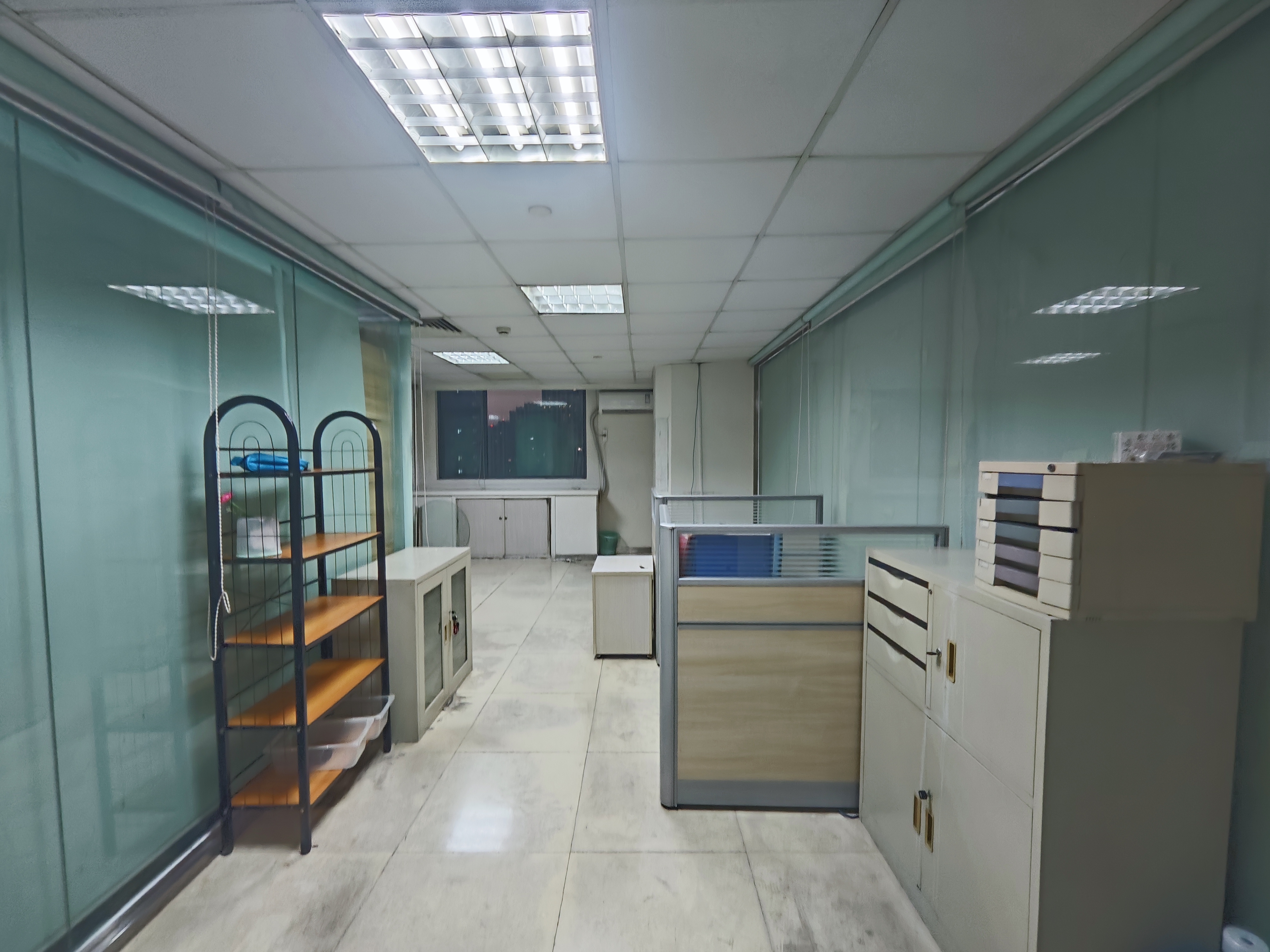 光新浦发广场45平米写字楼出租