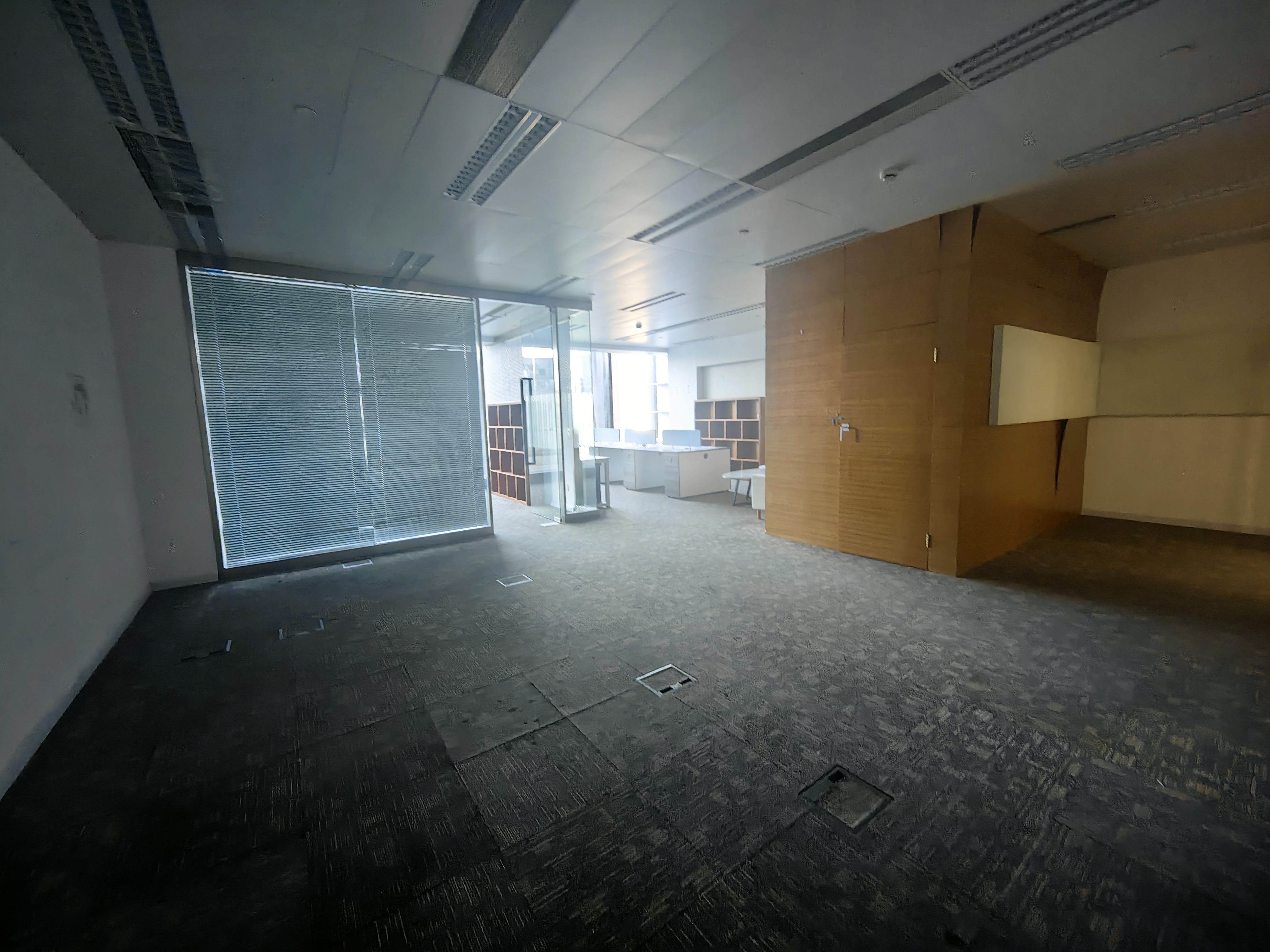 龙华上海绿地中心一期138平米写字楼出租