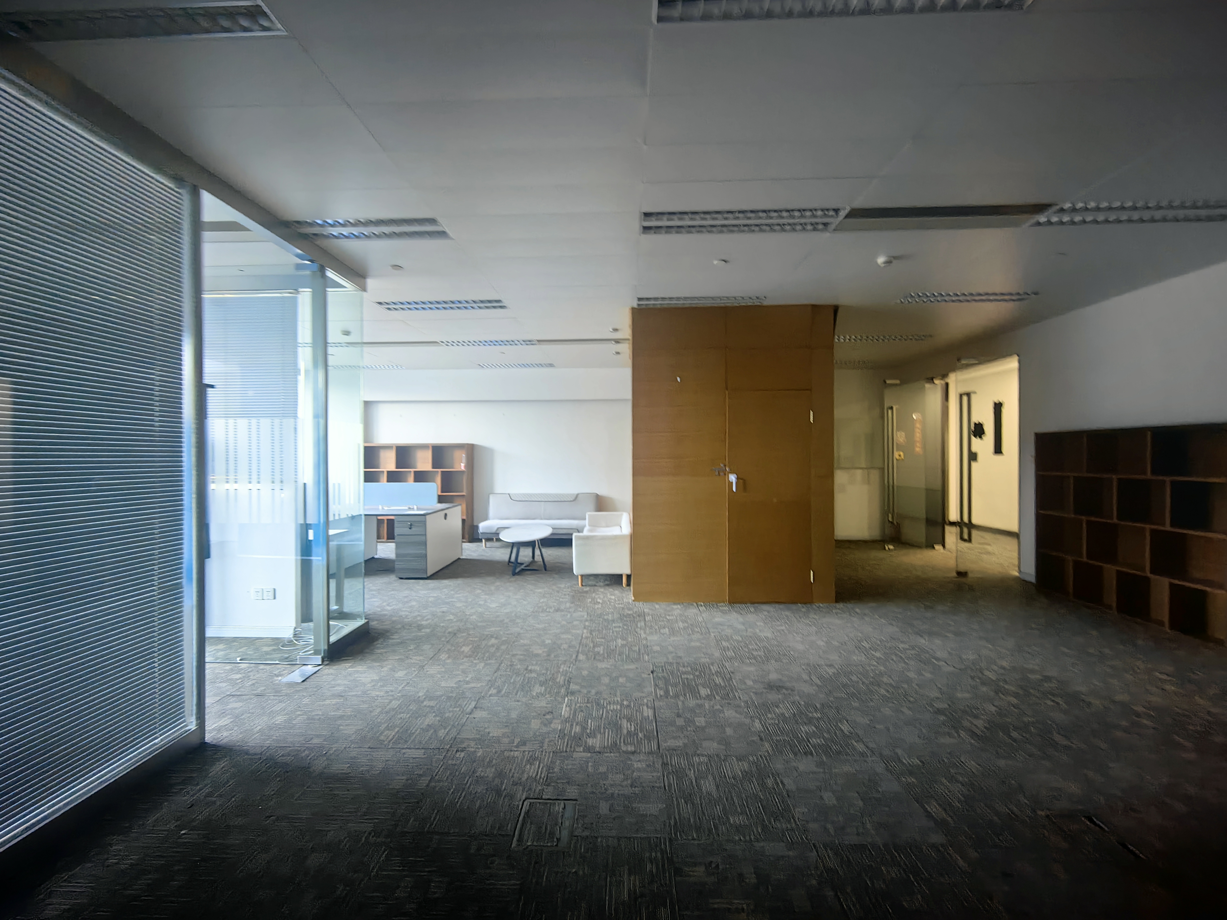 龙华上海绿地中心一期138平米写字楼出租