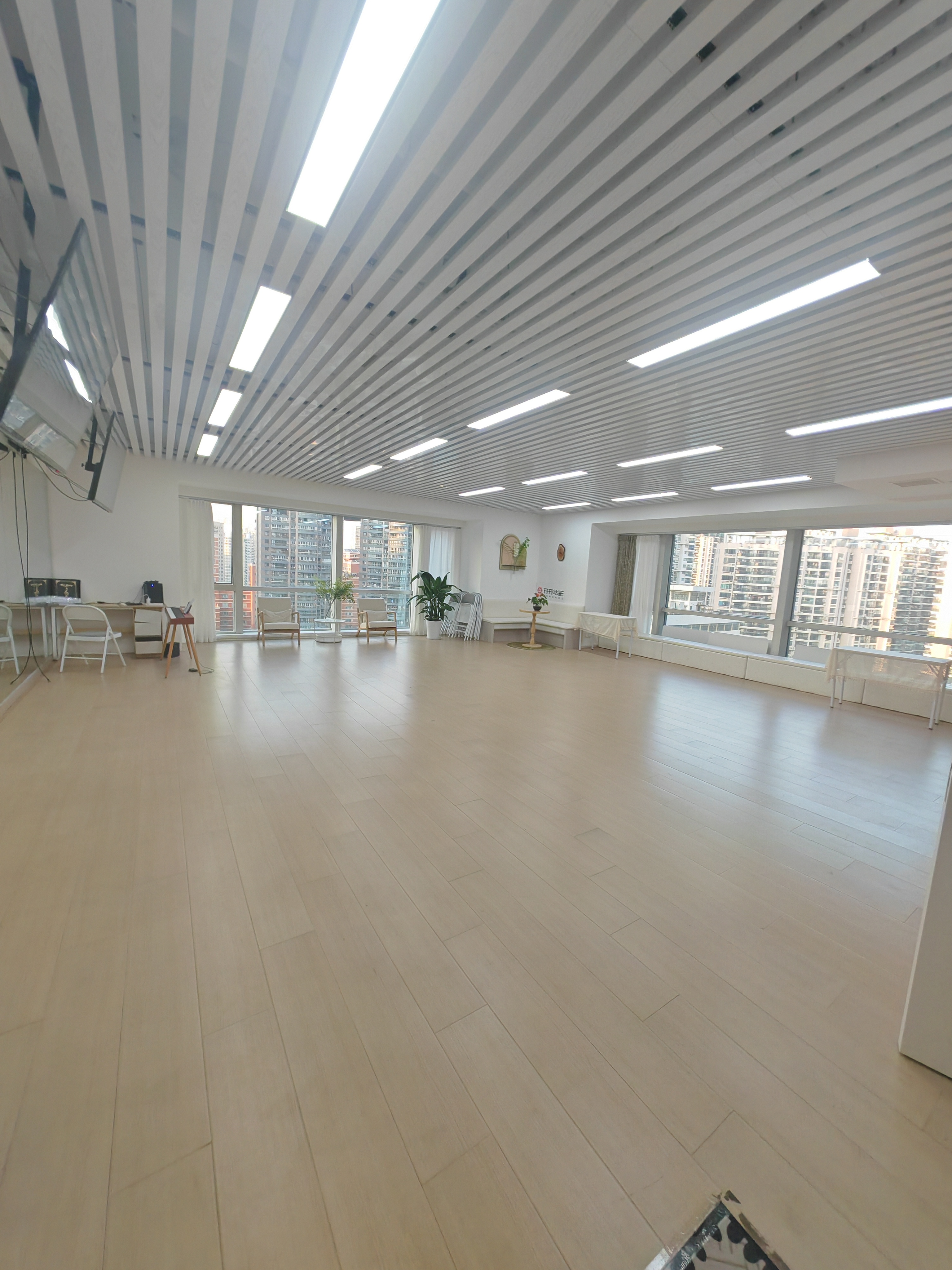 长寿路财富时代大厦166平米写字楼出租