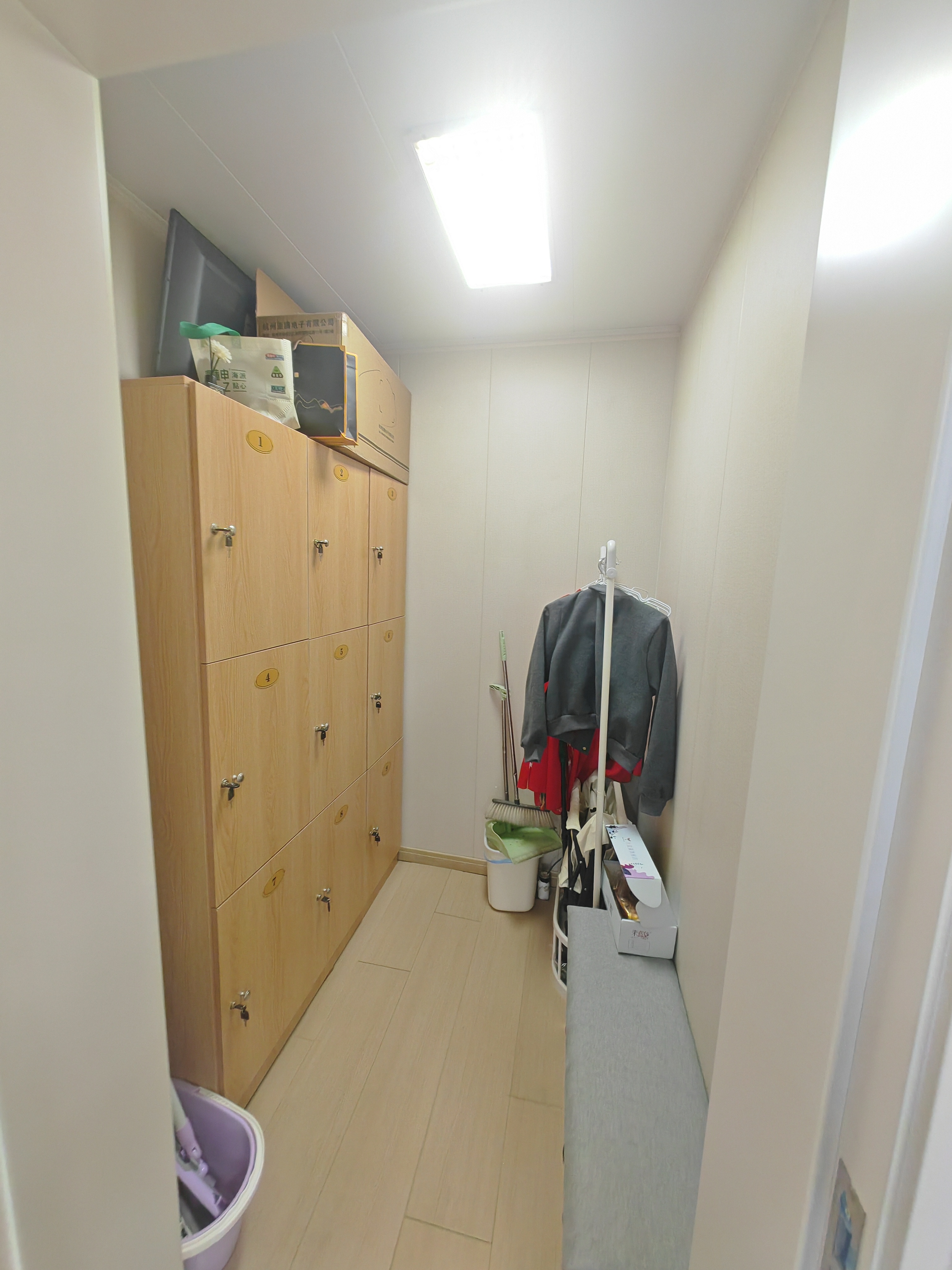 长寿路财富时代大厦166平米写字楼出租