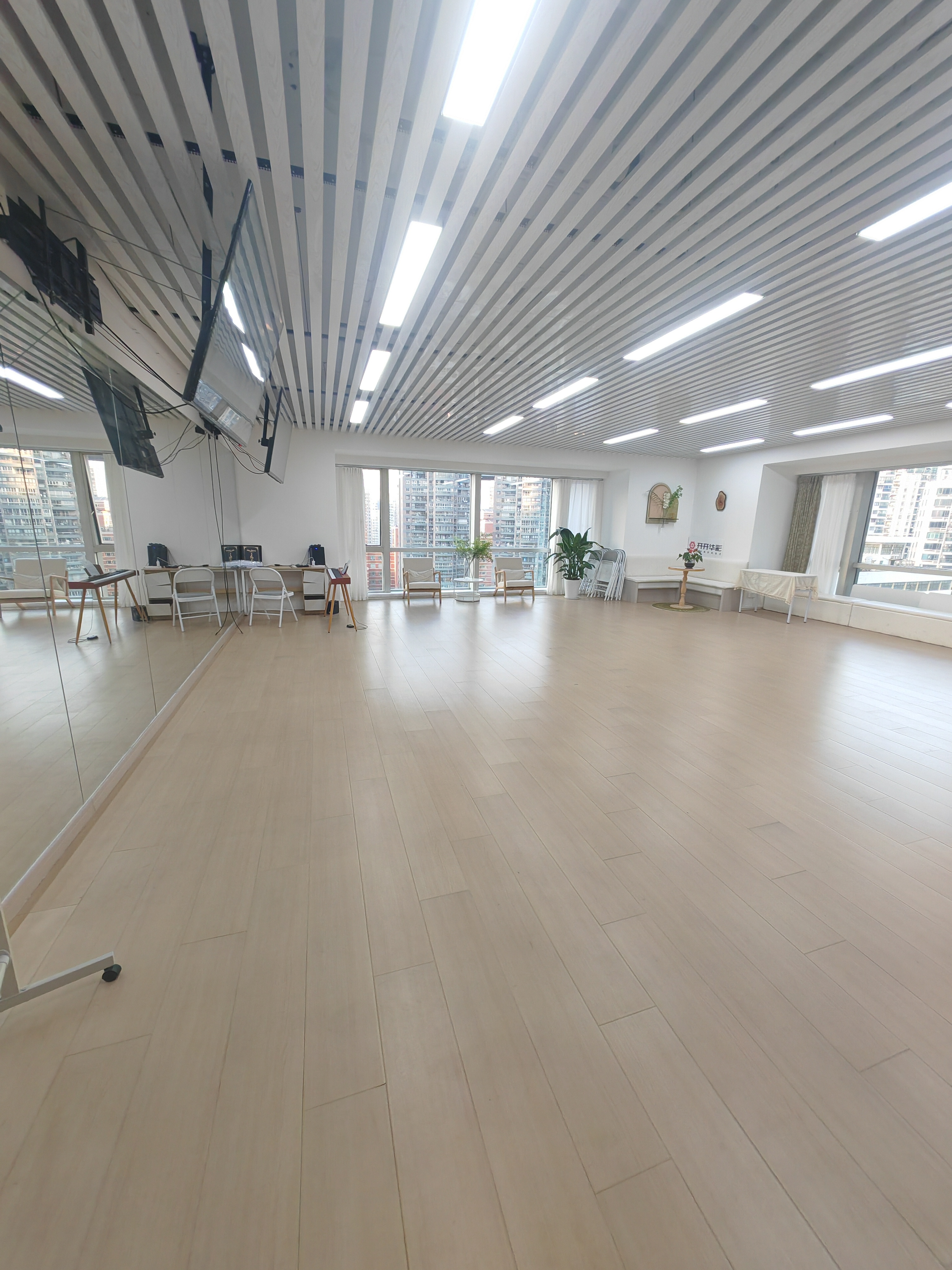 长寿路财富时代大厦166平米写字楼出租