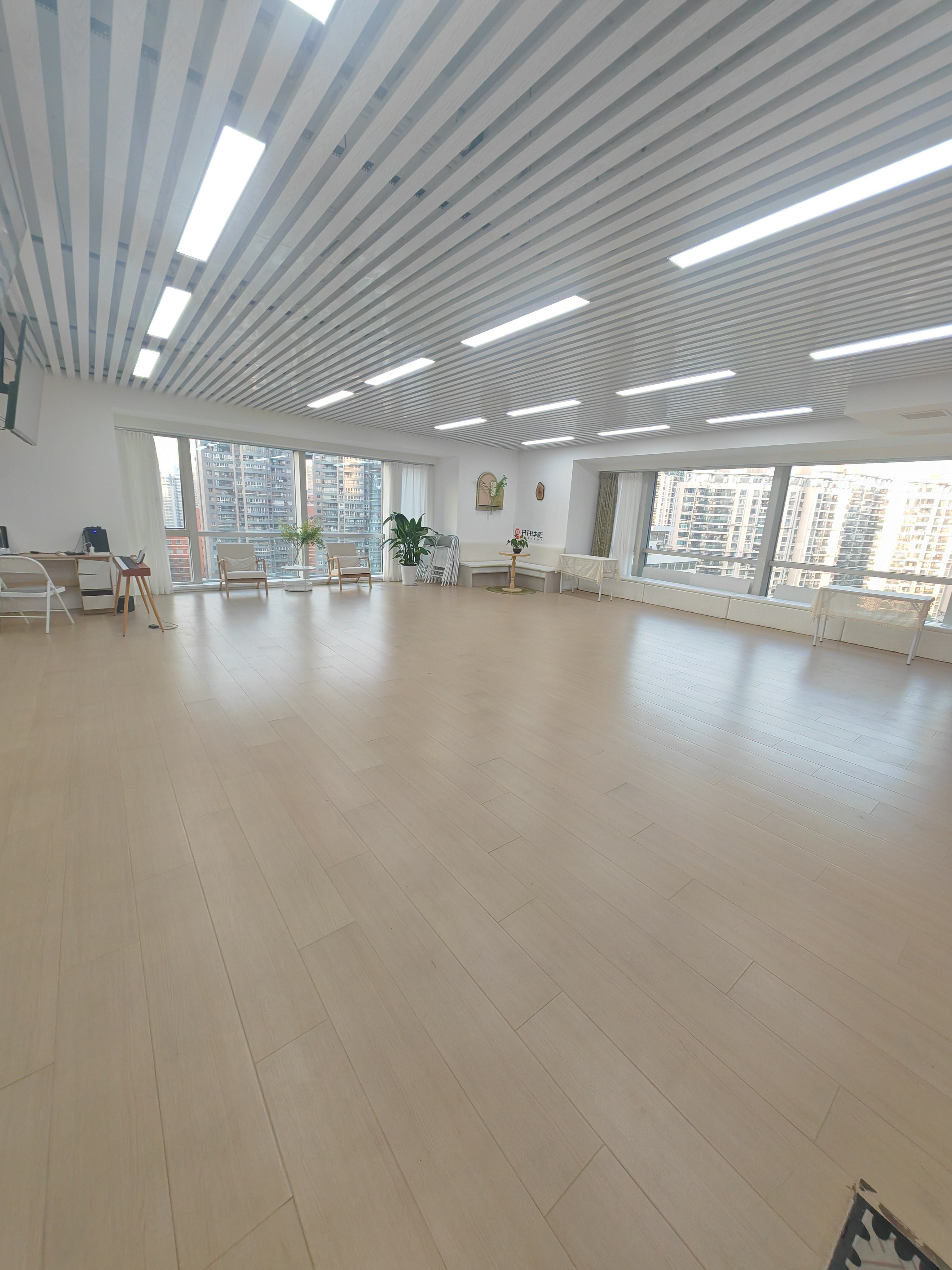 长寿路财富时代大厦166平米写字楼出租