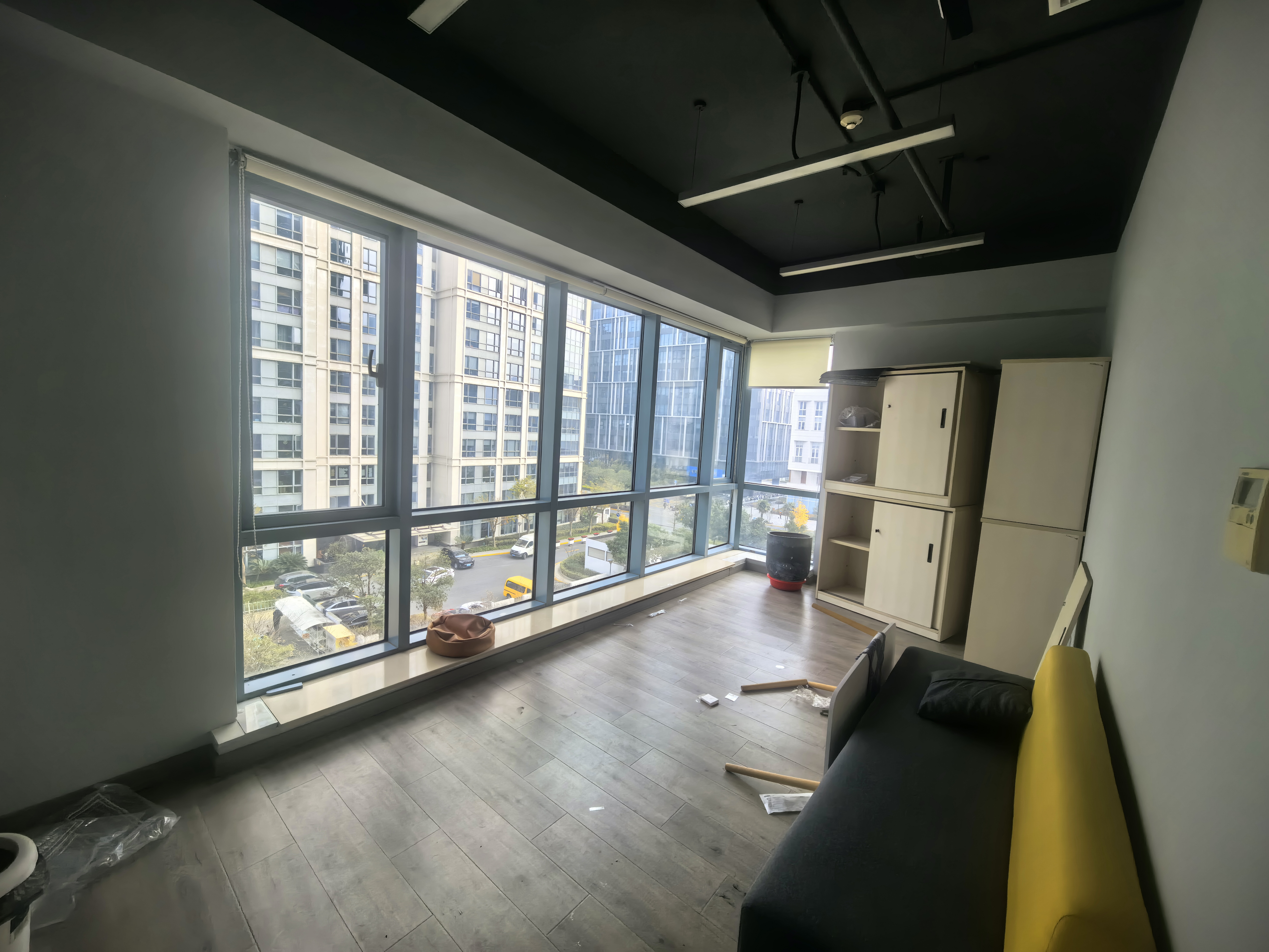 长风国盛中心220平米写字楼出租