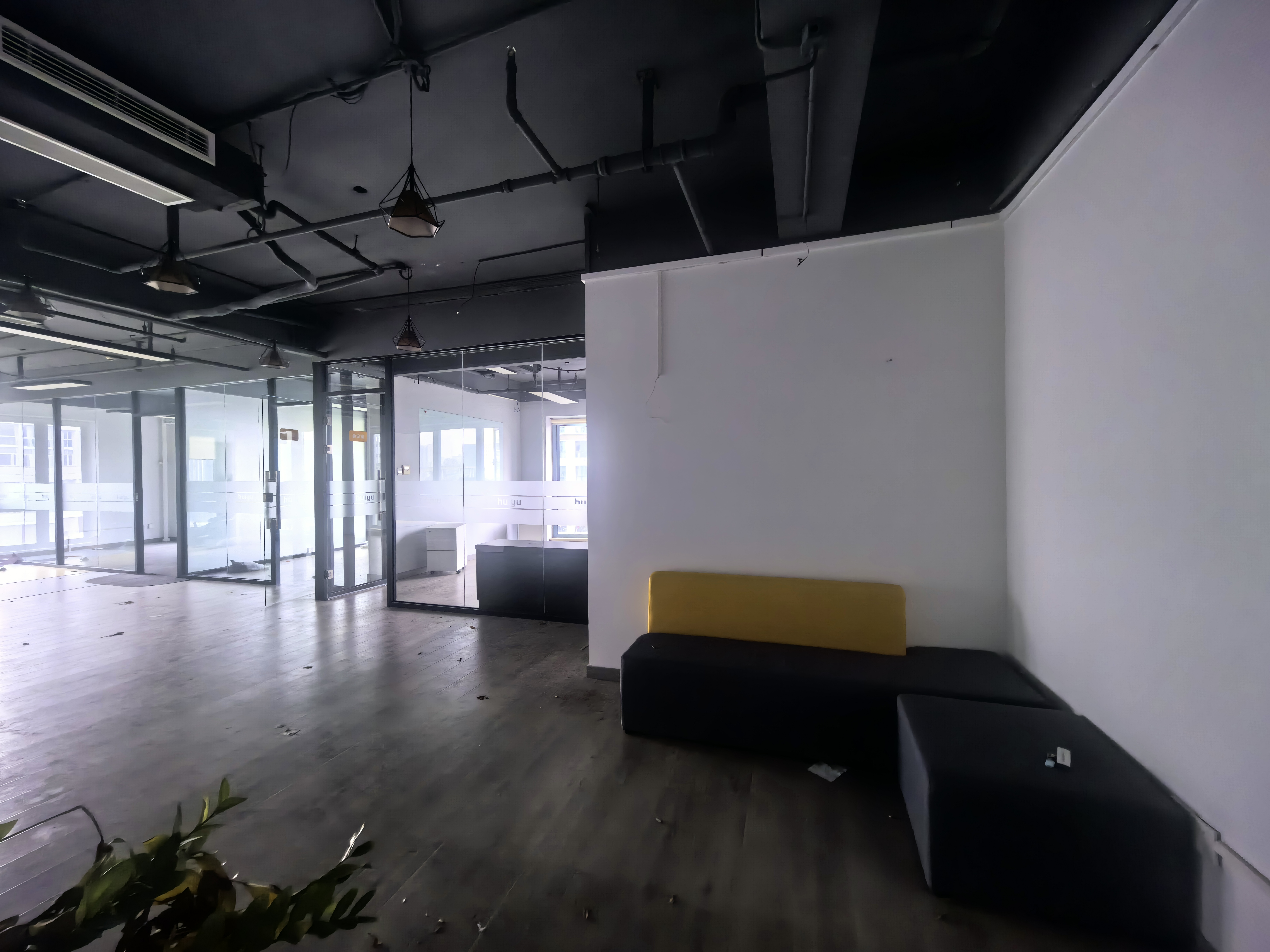 长风国盛中心220平米写字楼出租