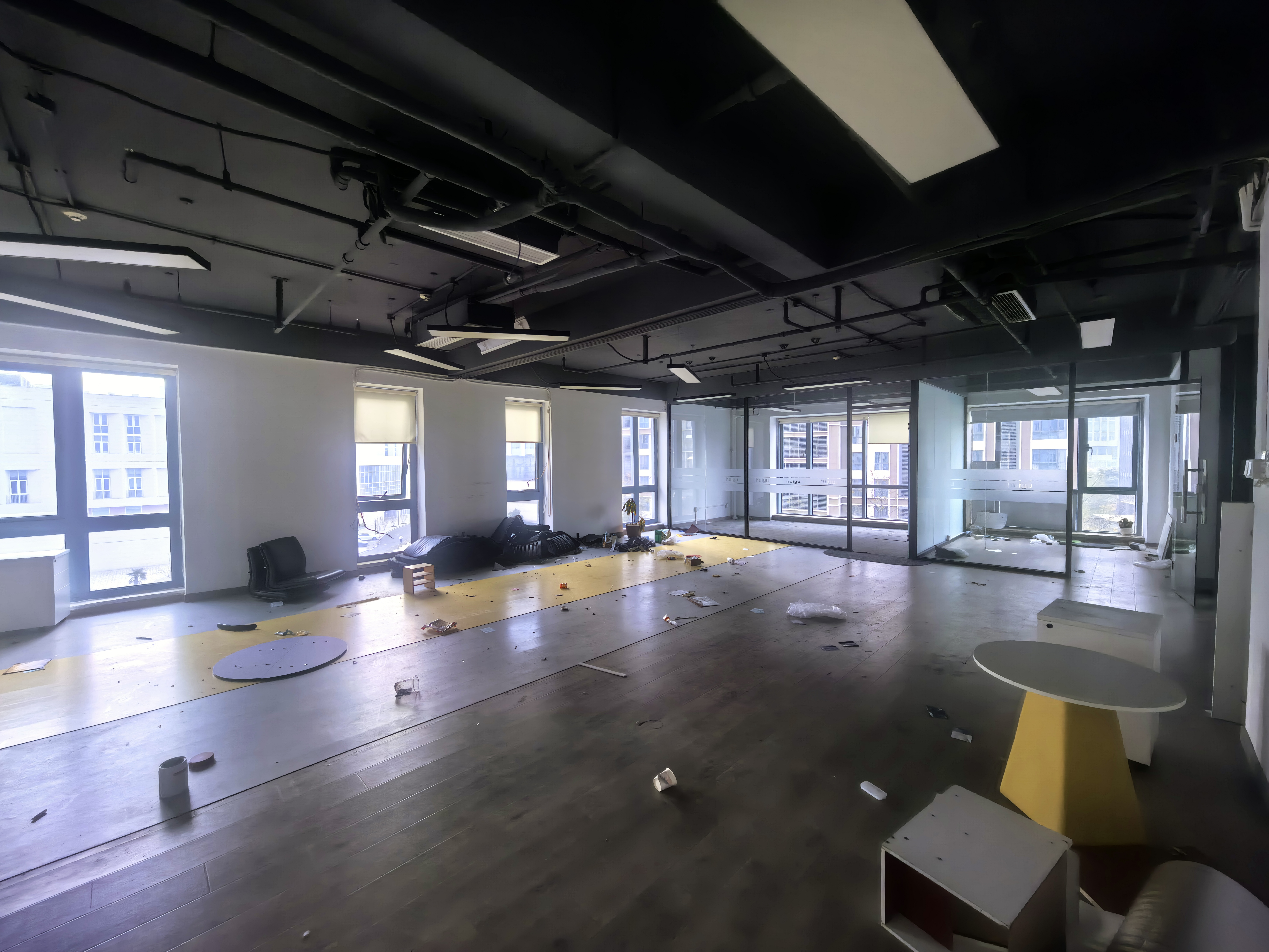 长风国盛中心220平米写字楼出租